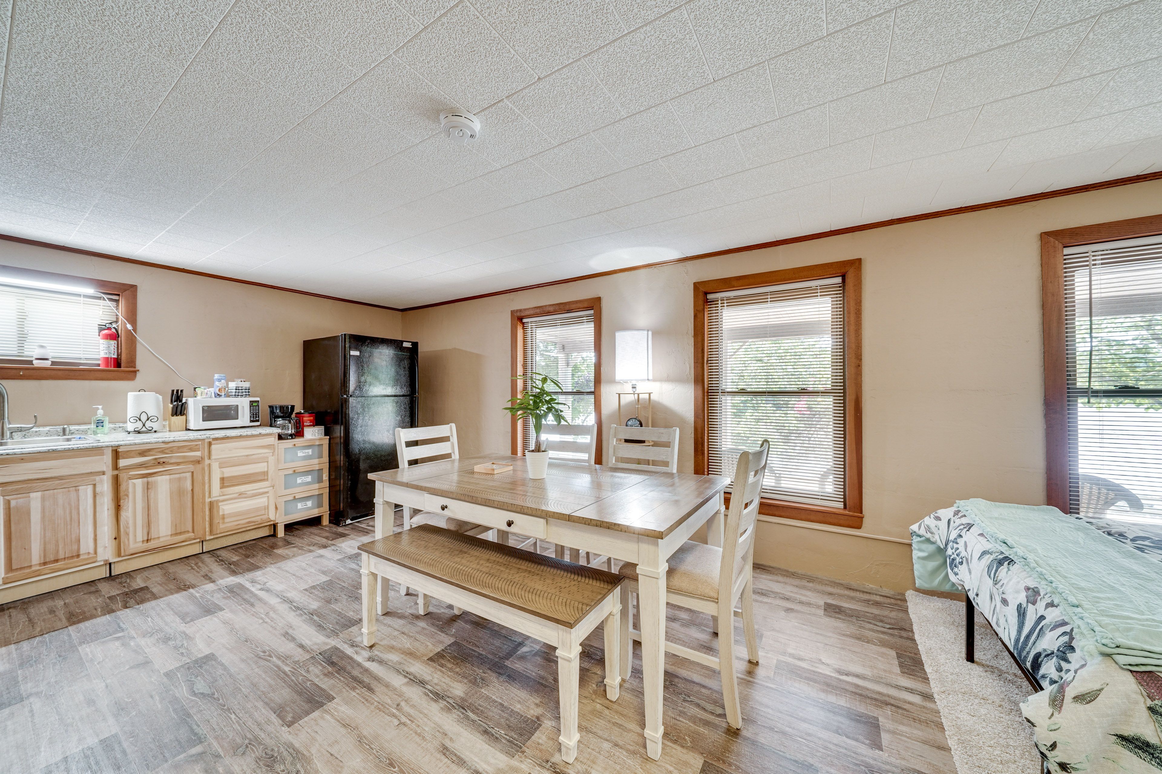 Dining Table | Kitchenette