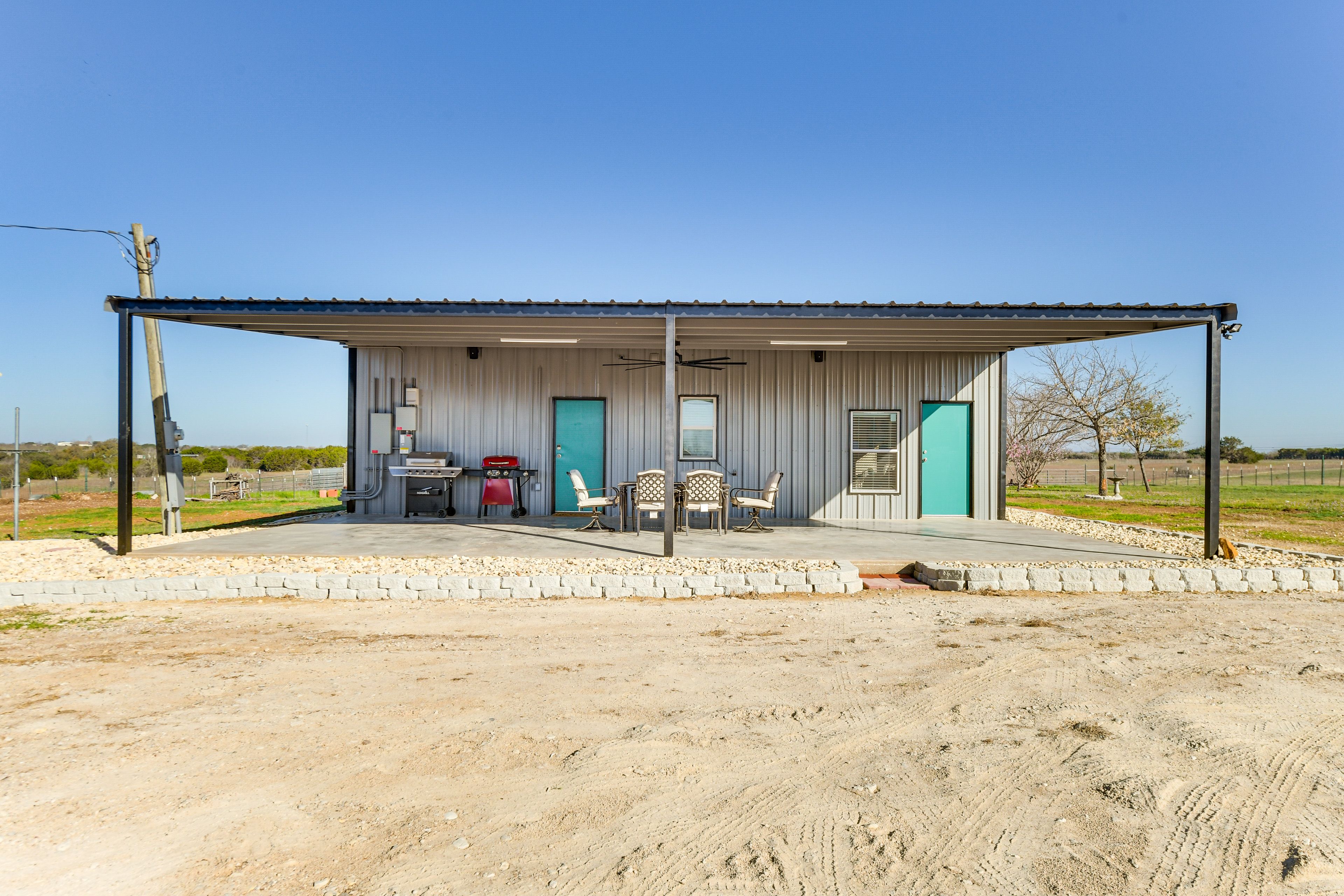 Parking | Driveway (10 Vehicles) | RV/Trailer/Boat Parking
