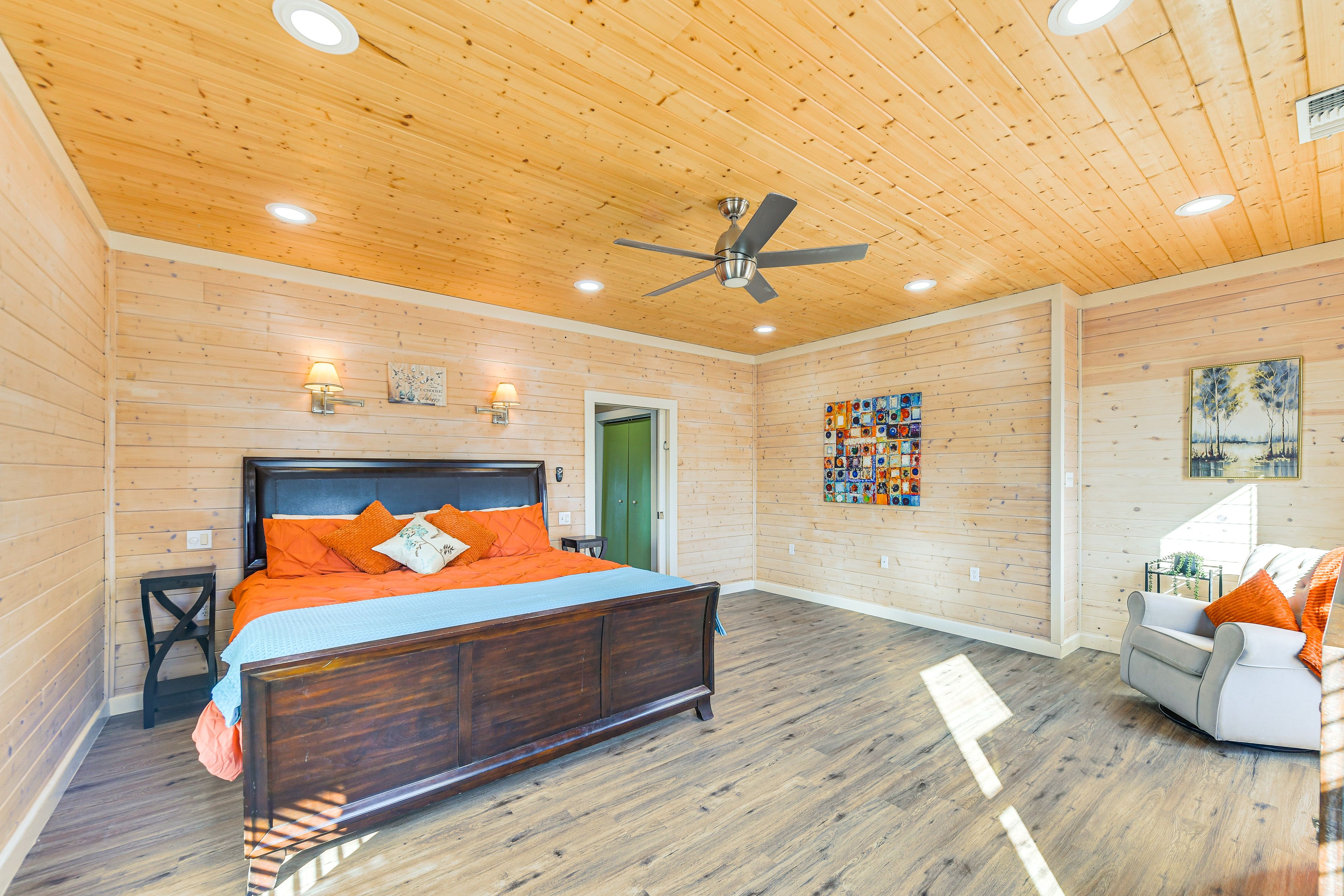 Bedroom 1 | King Bed