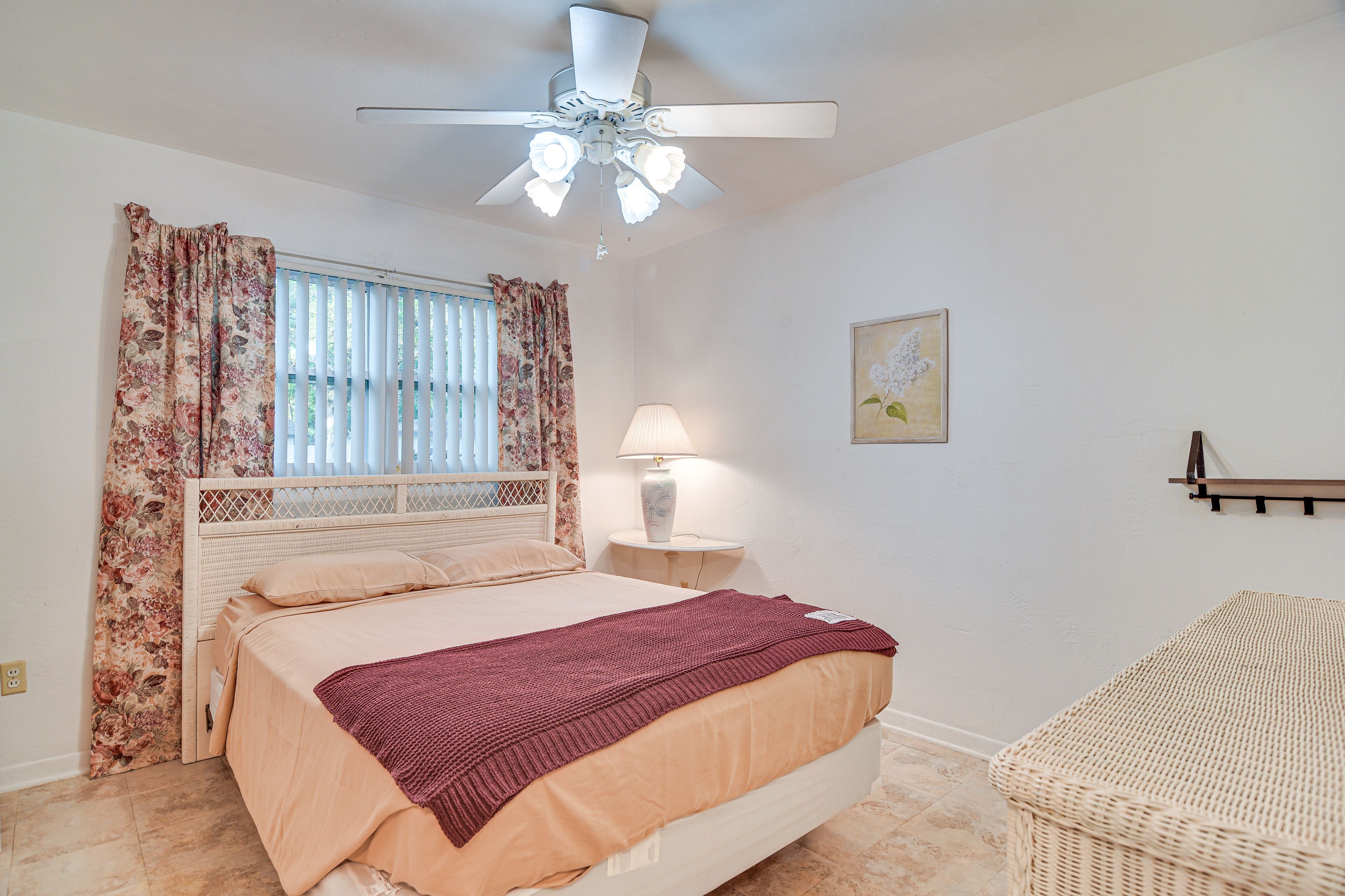 Bedroom 1 | Queen Bed