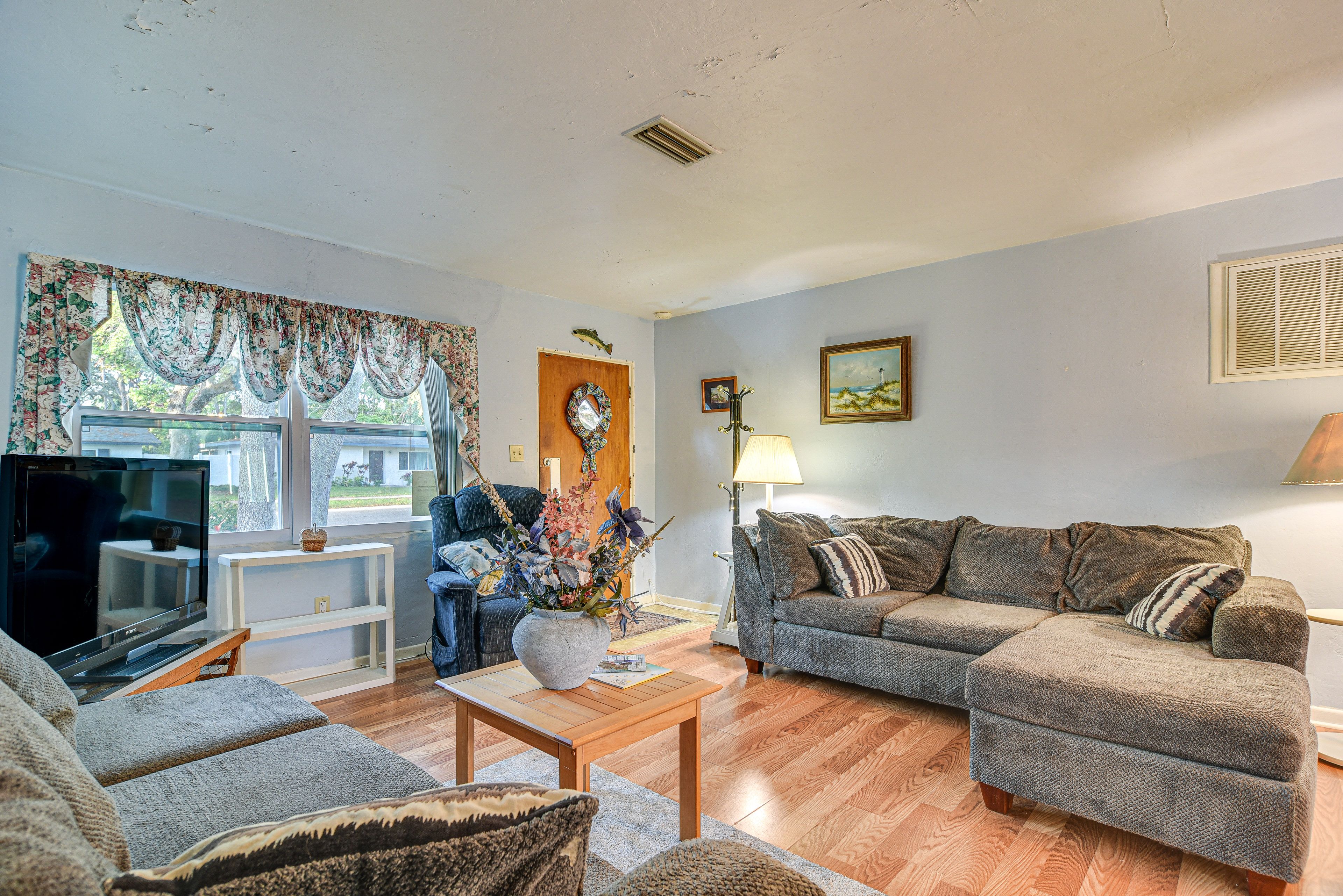 Living Area | Flat-Screen TV