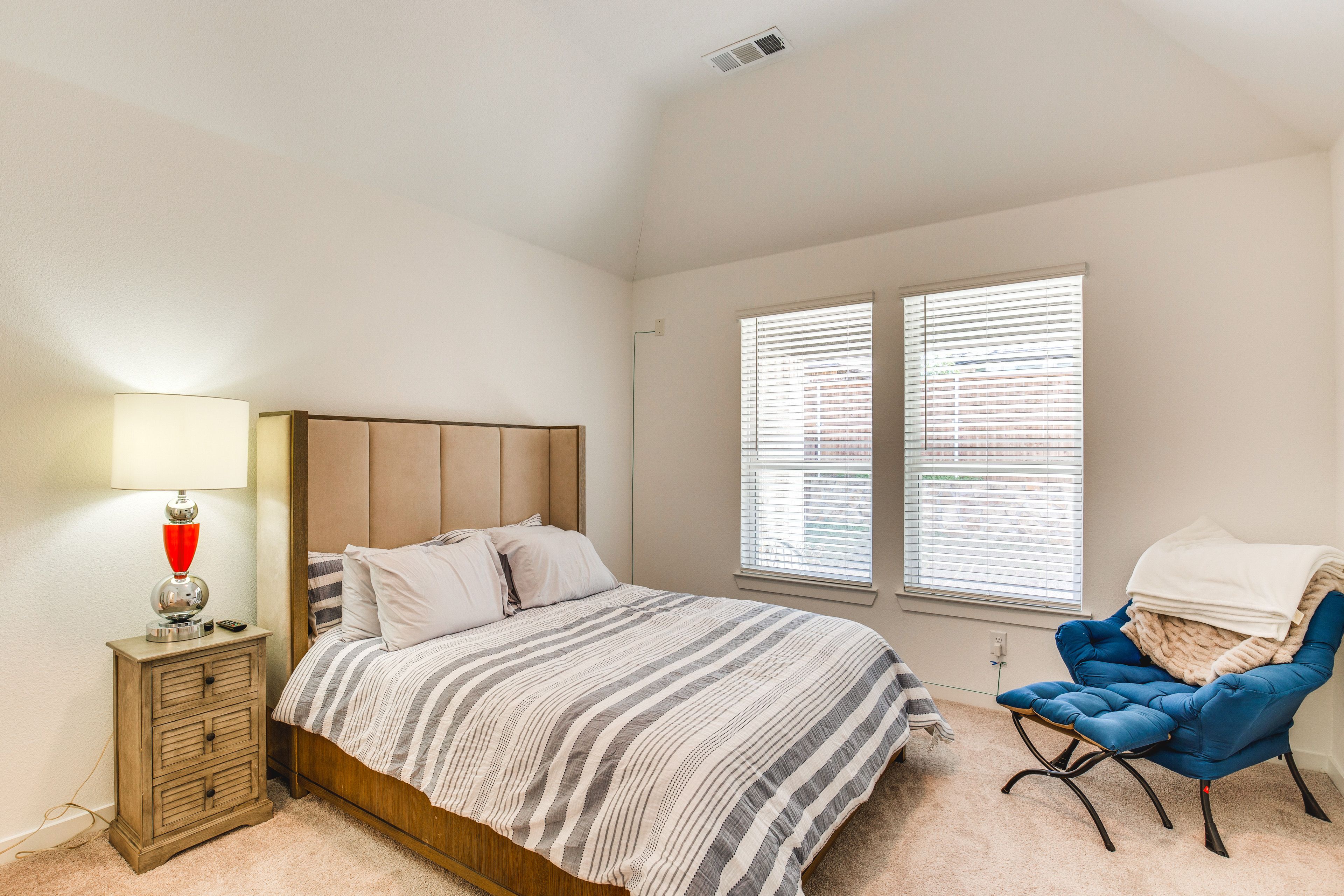 Bedroom 1 | Queen Bed | 1st Floor