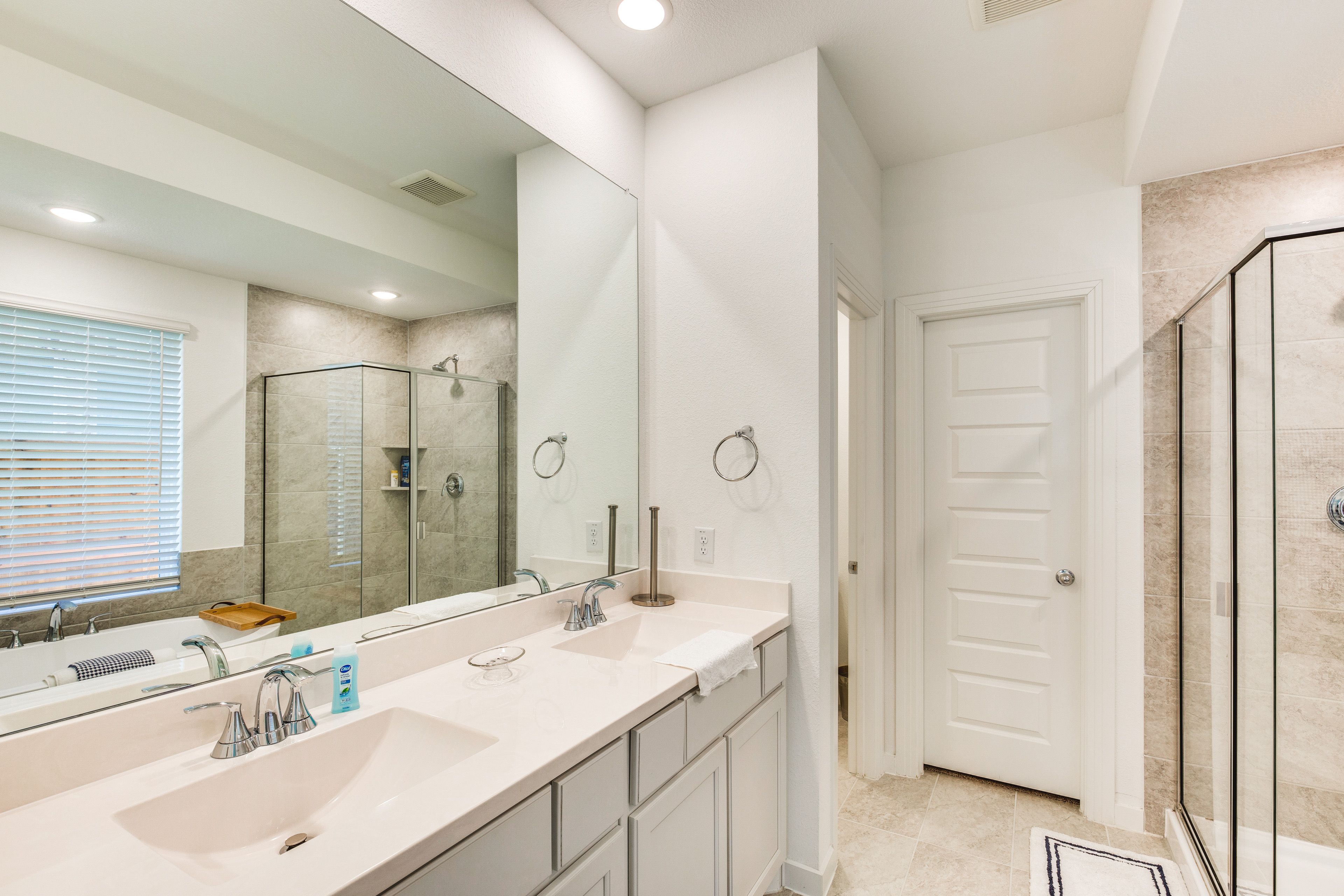 En-Suite Bathroom | Complimentary Toiletries | 1st Floor