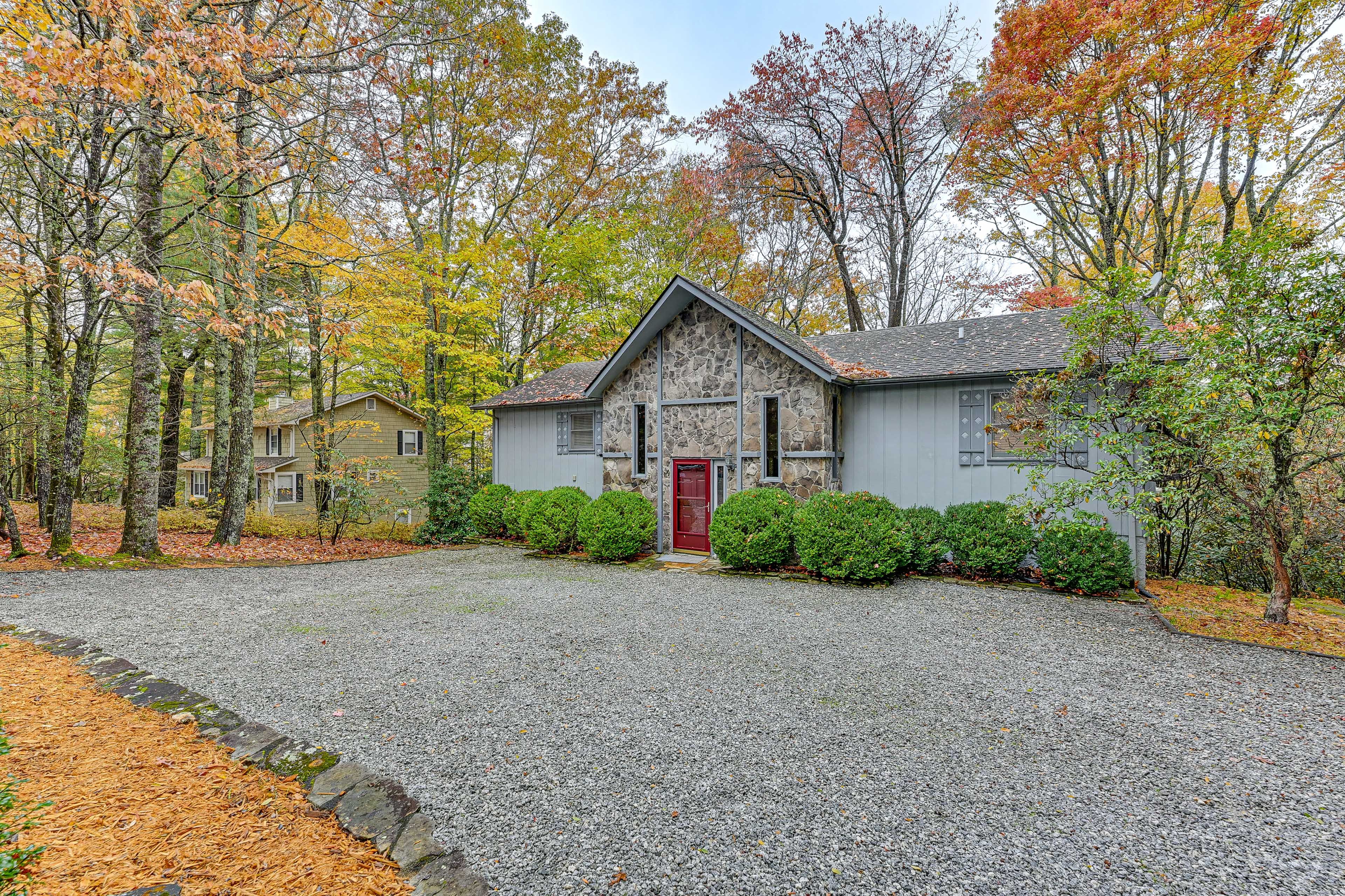 Parking | Semi-Circular Gravel Driveway (4 Vehicles)