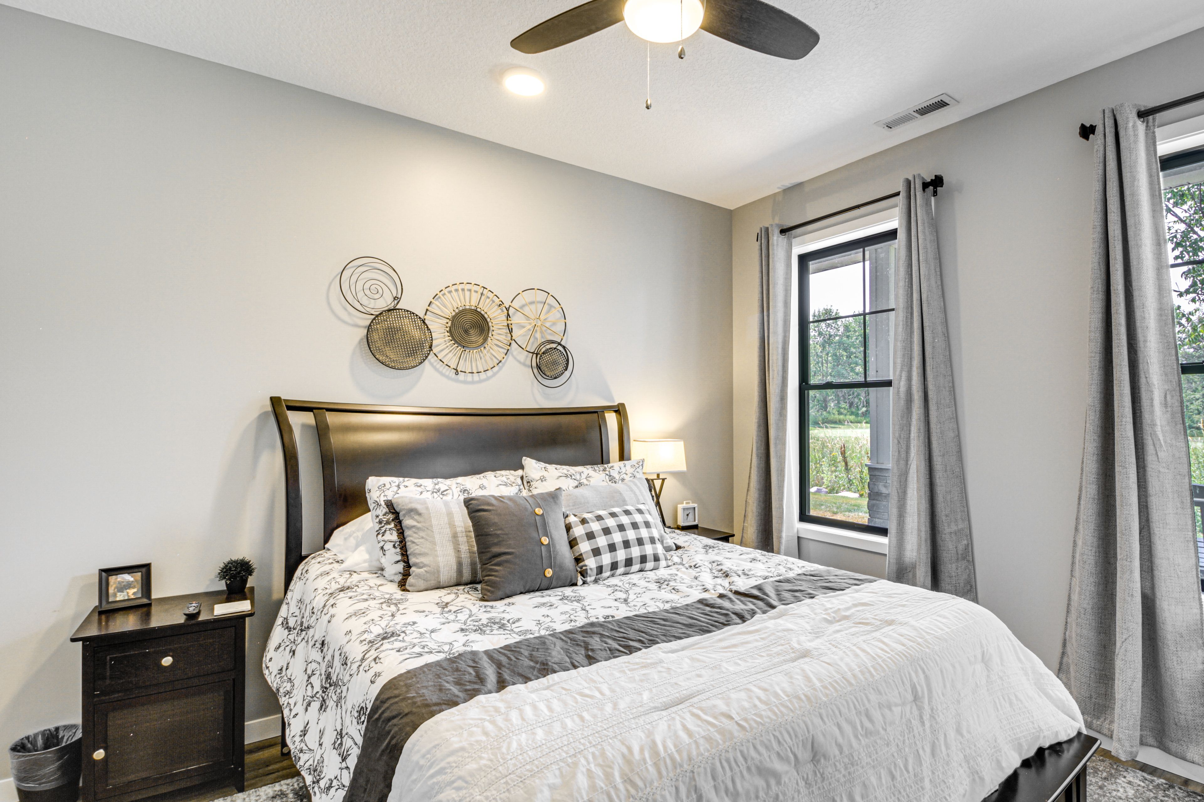 Bedroom 2 | Queen Bed | 1st Floor