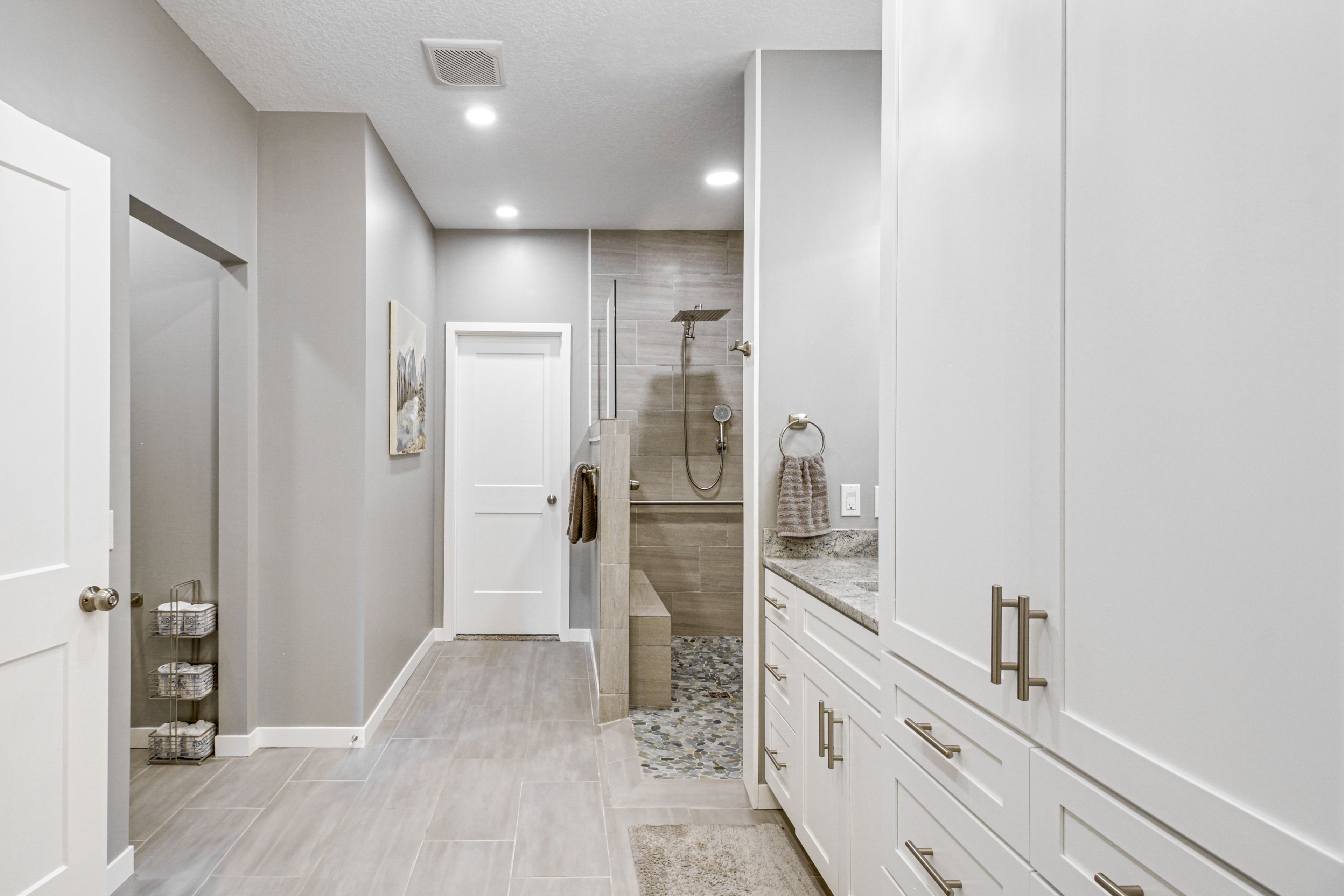 Full Bathroom | Complimentary Toiletries | 1st Floor