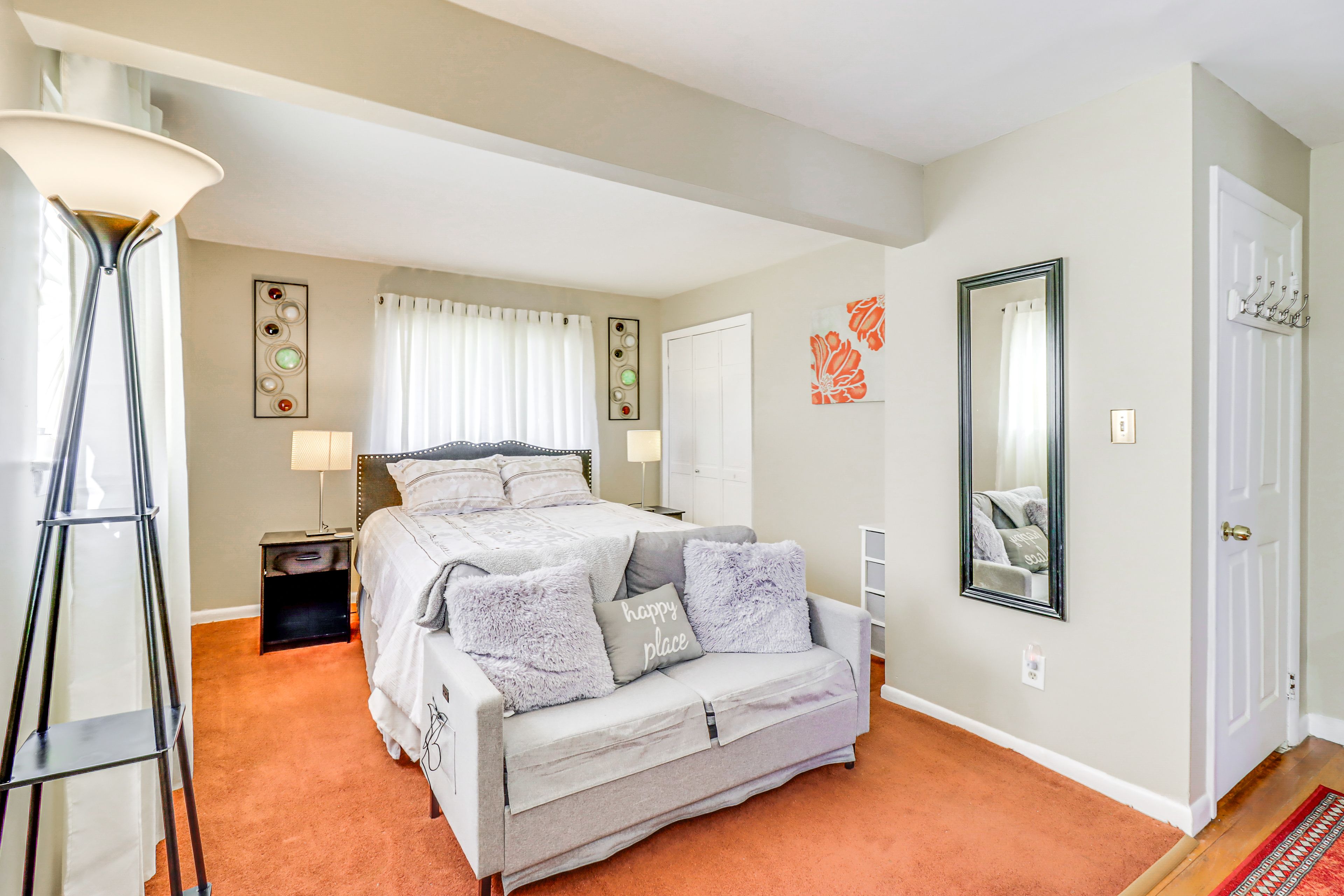 District Heights Vacation Rental | Studio | 1BA | 900 Sq Ft | Stairs Required