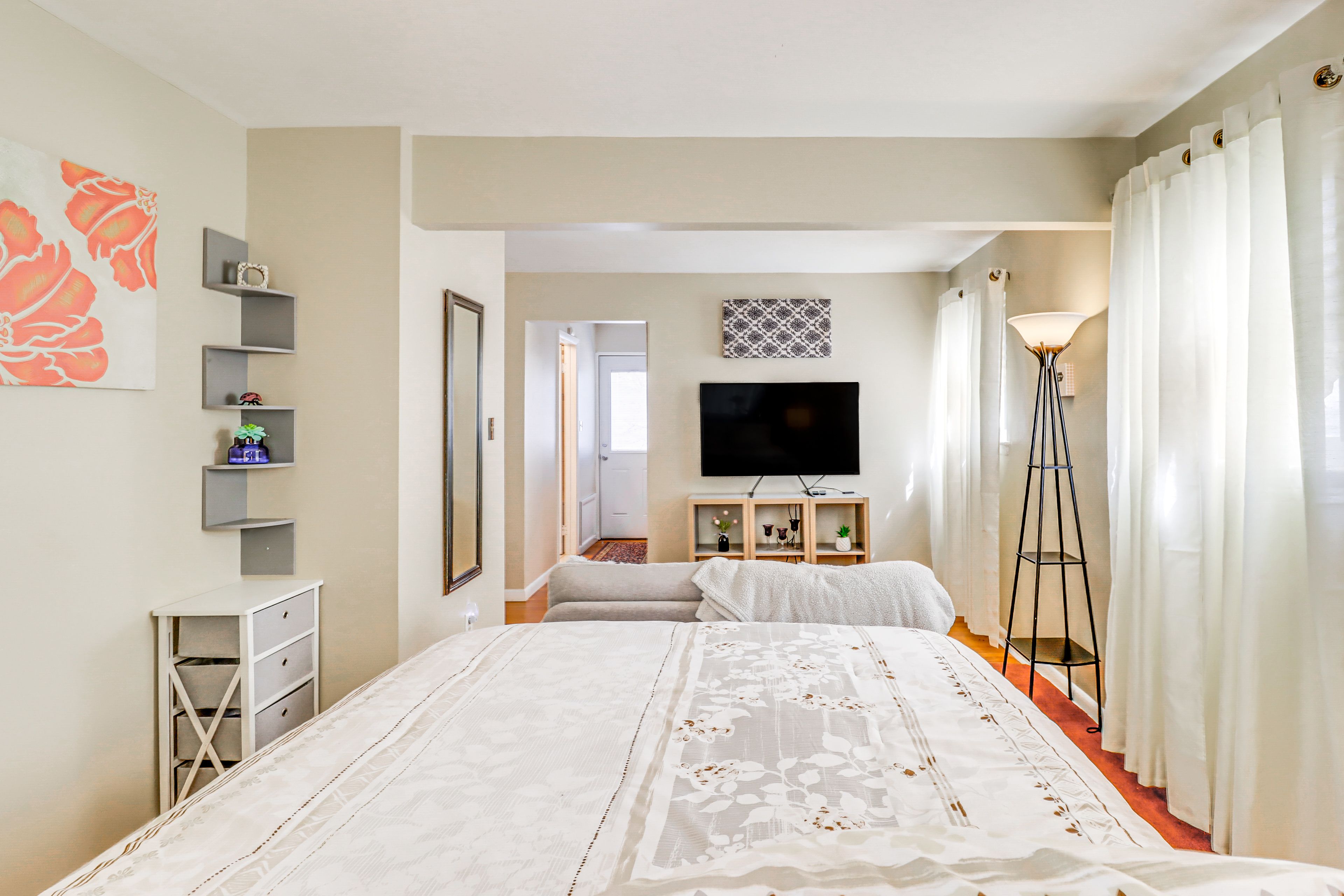 Studio | Queen Bed | Linens Provided | Central Air Conditioning & Heating