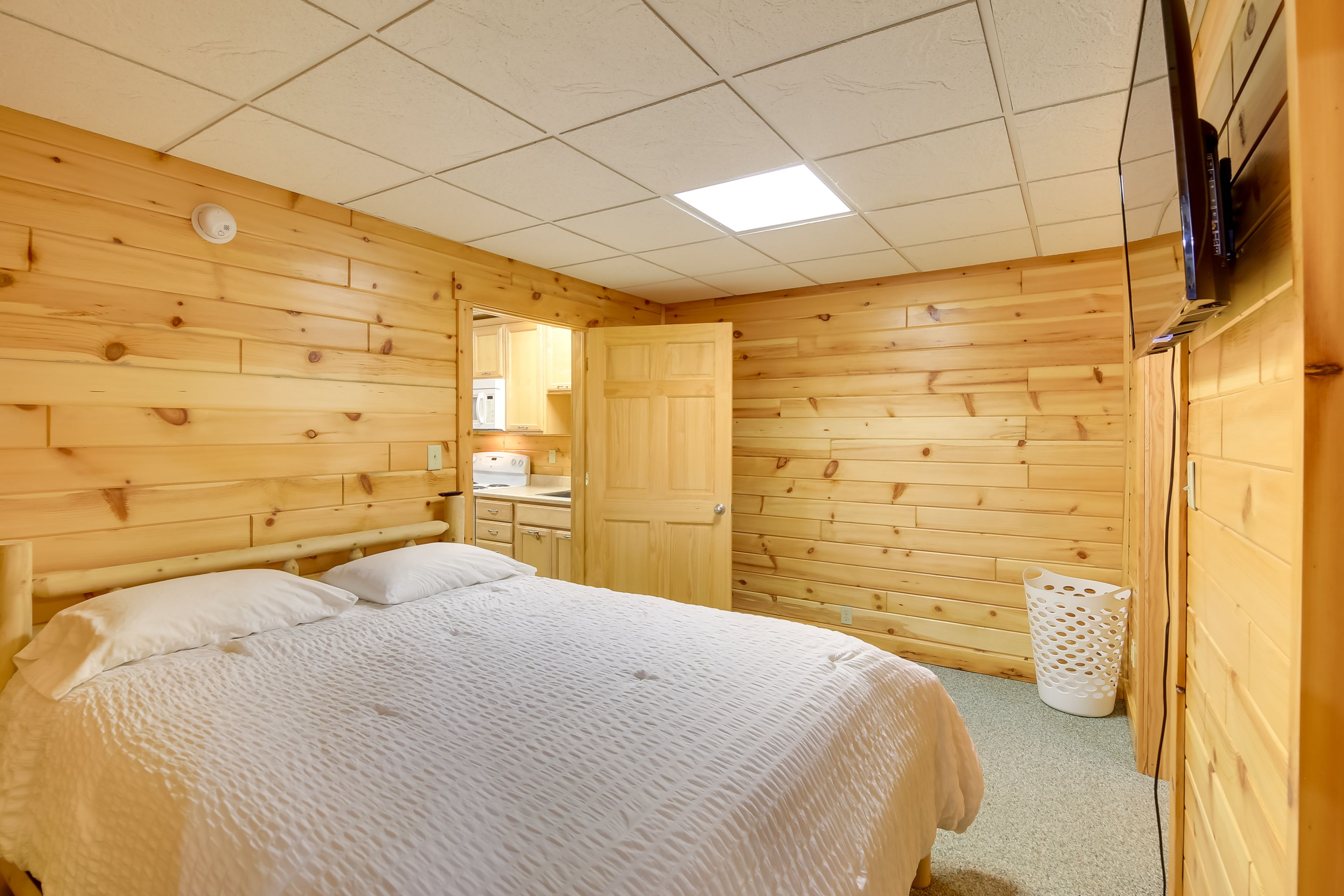 Bedroom 5 | Queen Bed | Lower Level