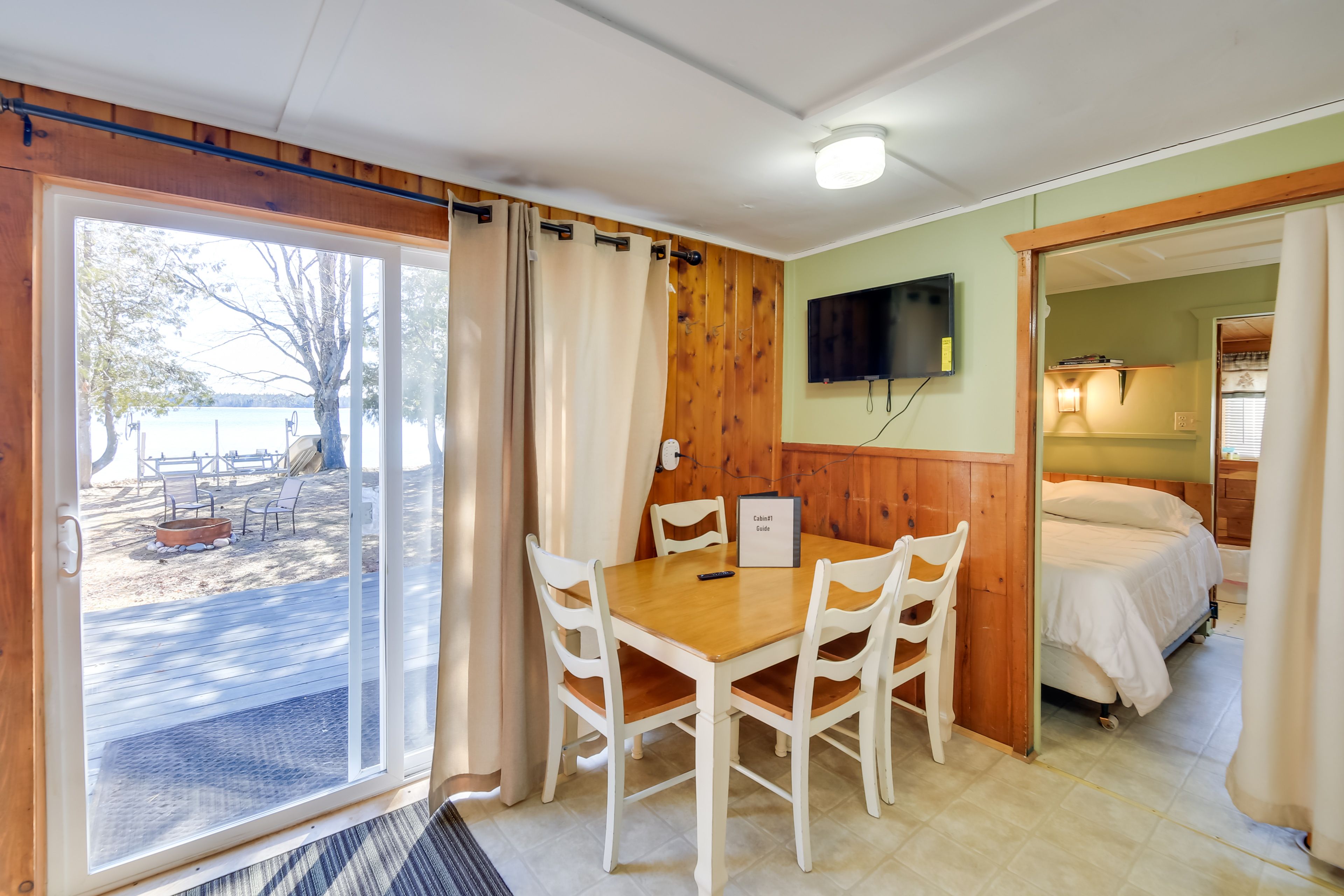 Dining Area | Dishware & Flatware Provided