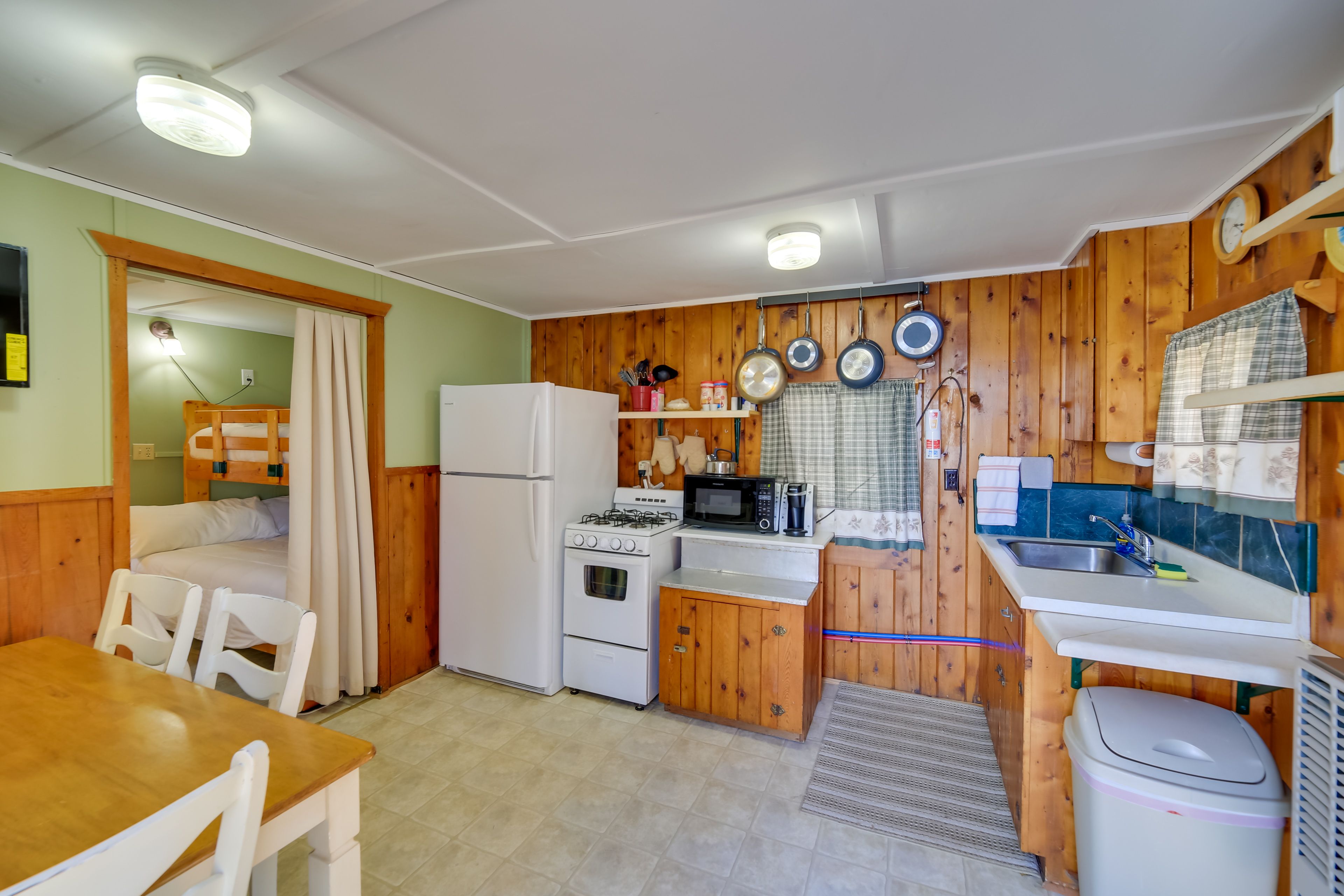 Studio | Dining Table | Flat-Screen TV | Central Heating | Free WiFi