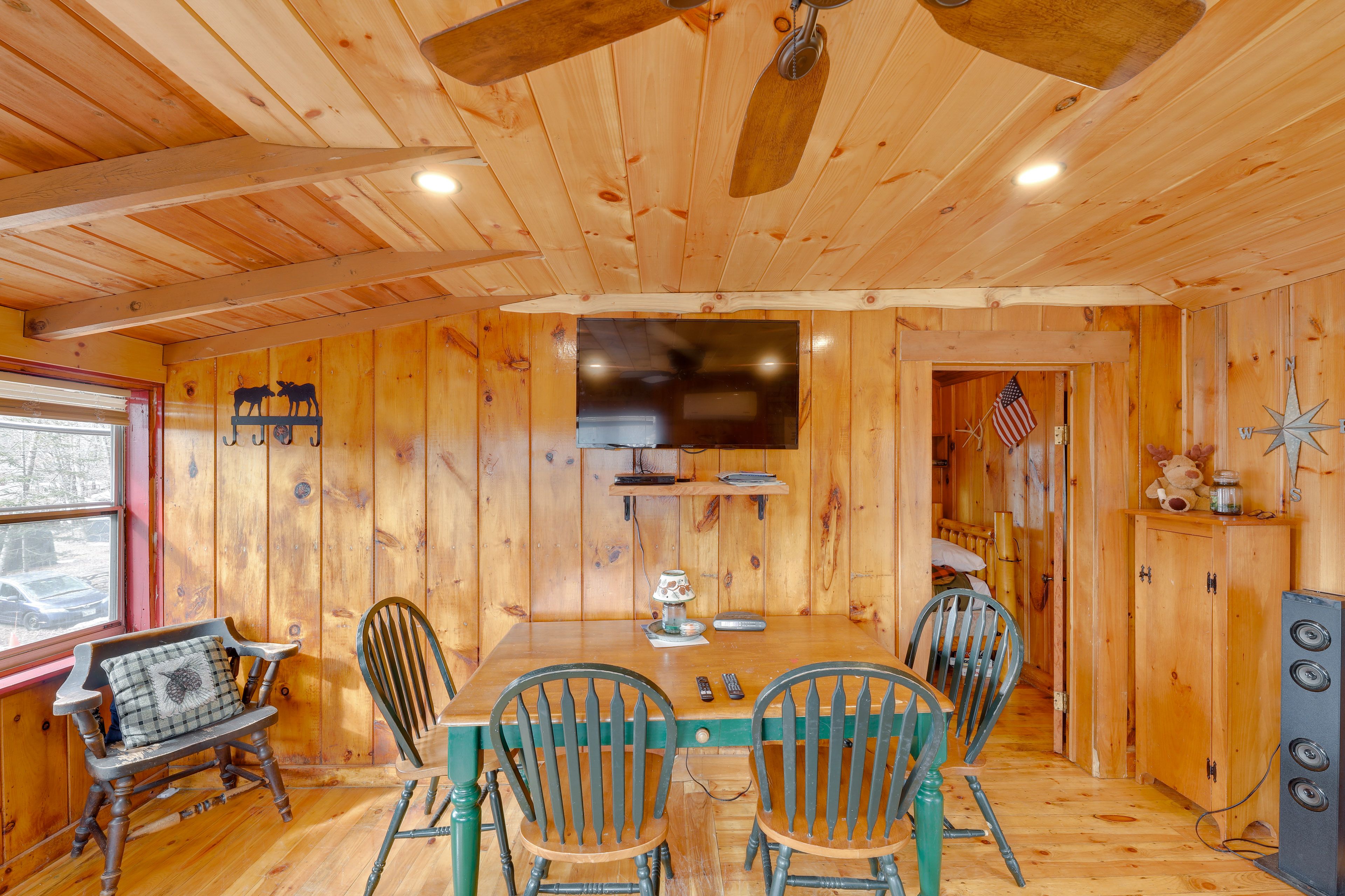 Dining Area | Dining Table | Dishware/Flatware