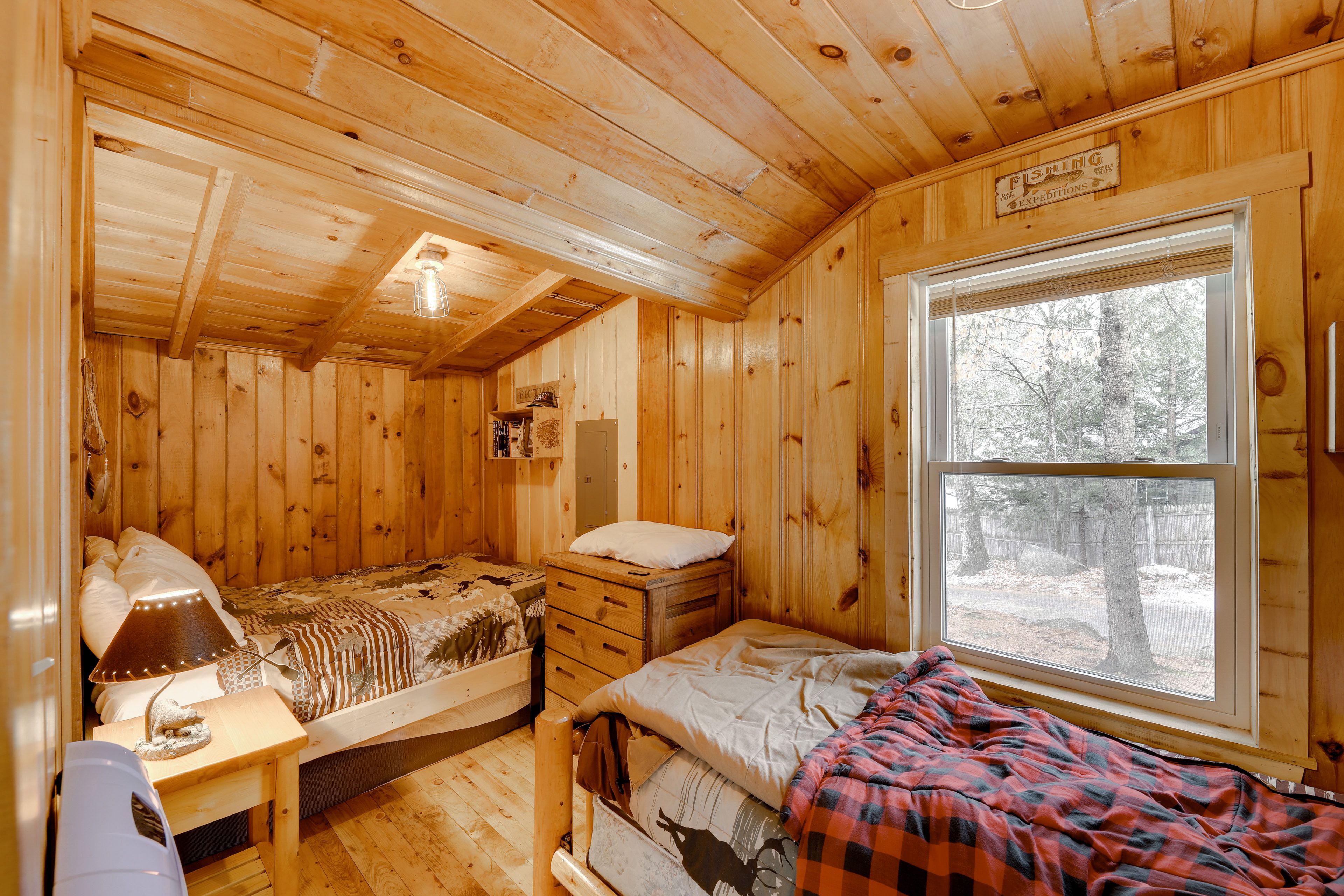 Bedroom | Full Bed | Twin Bed | Linens Provided