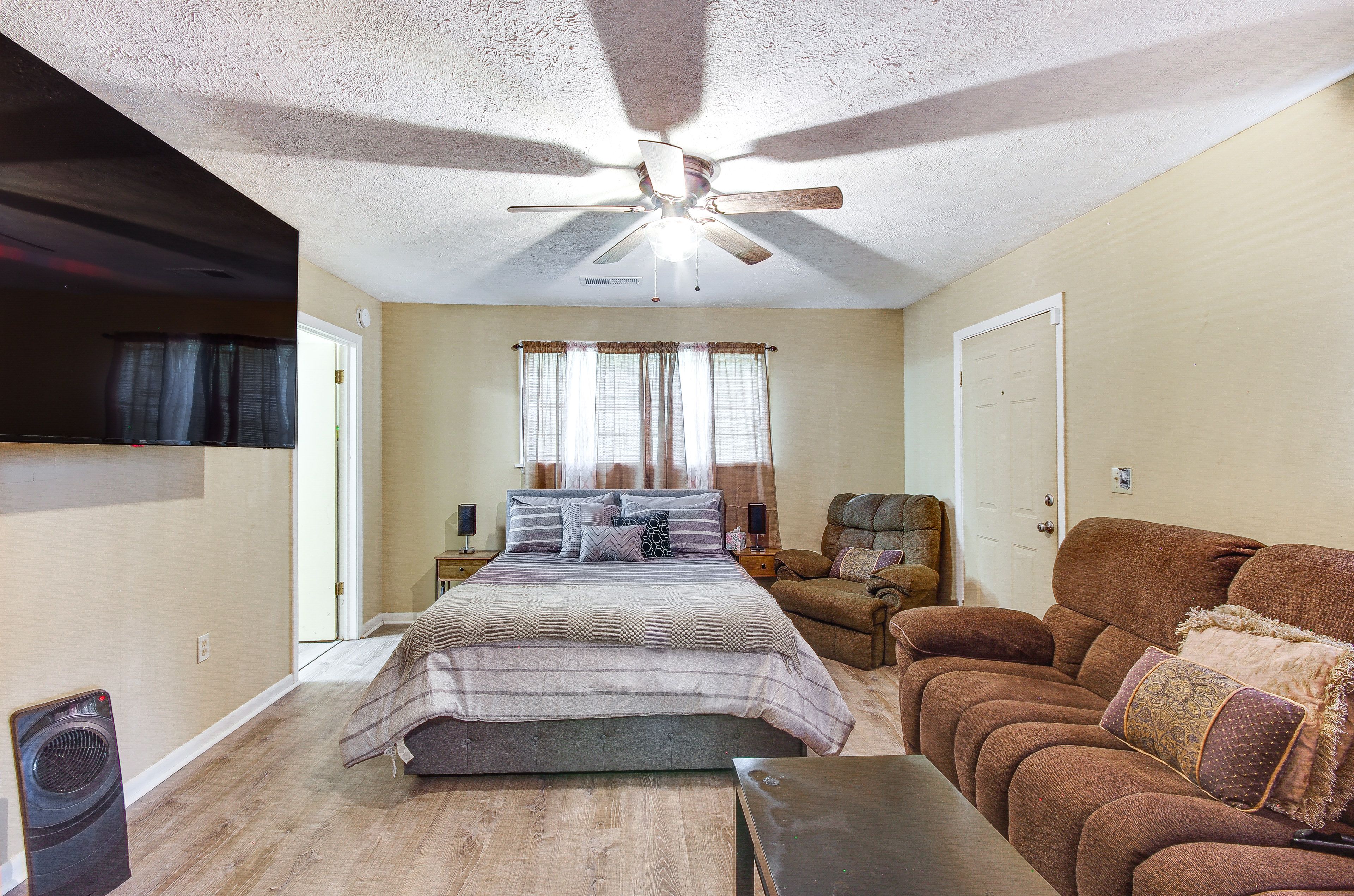 Bedroom 1 | Queen Bed | Linens Provided