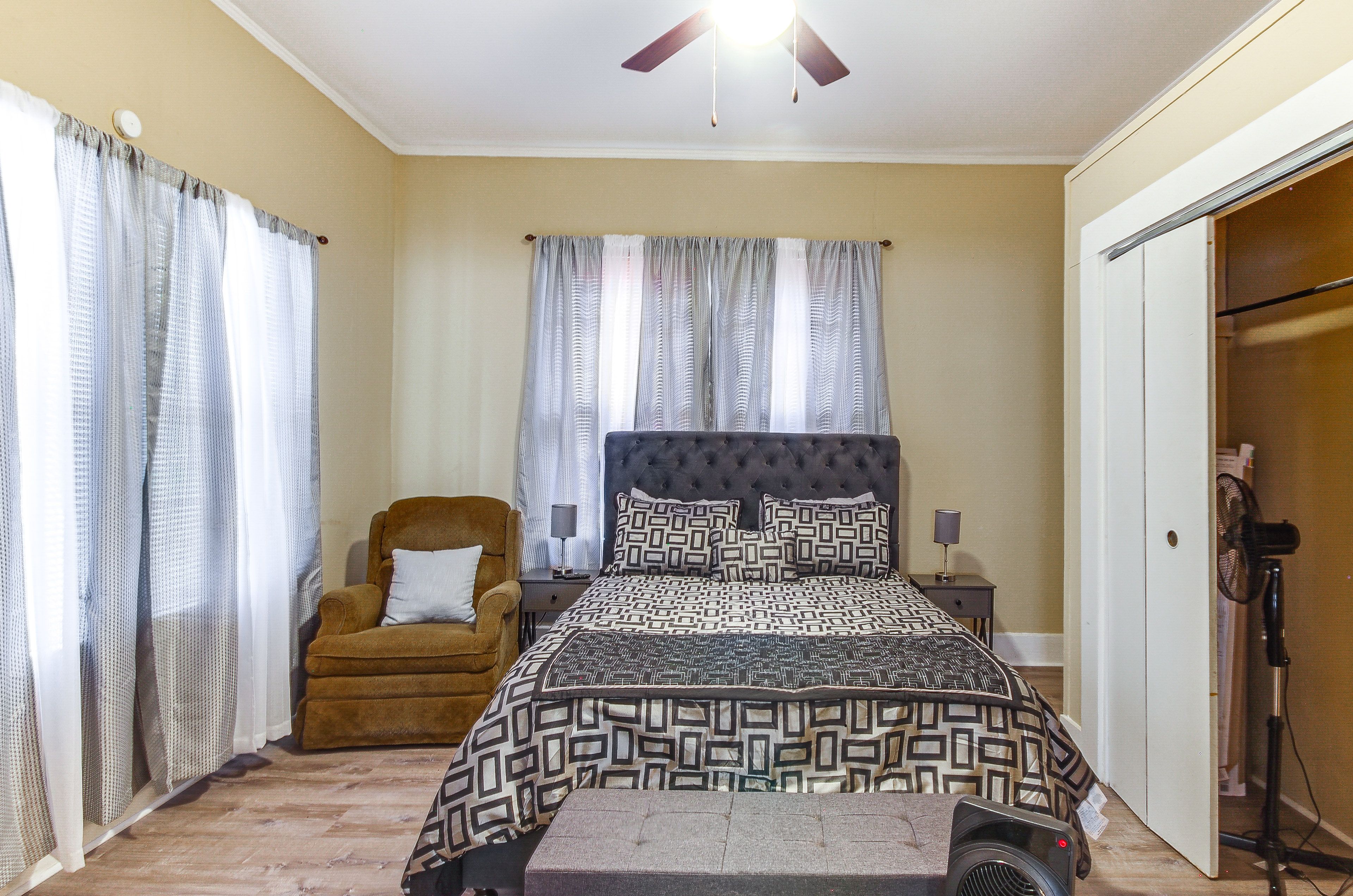 Bedroom 2 | Queen Bed