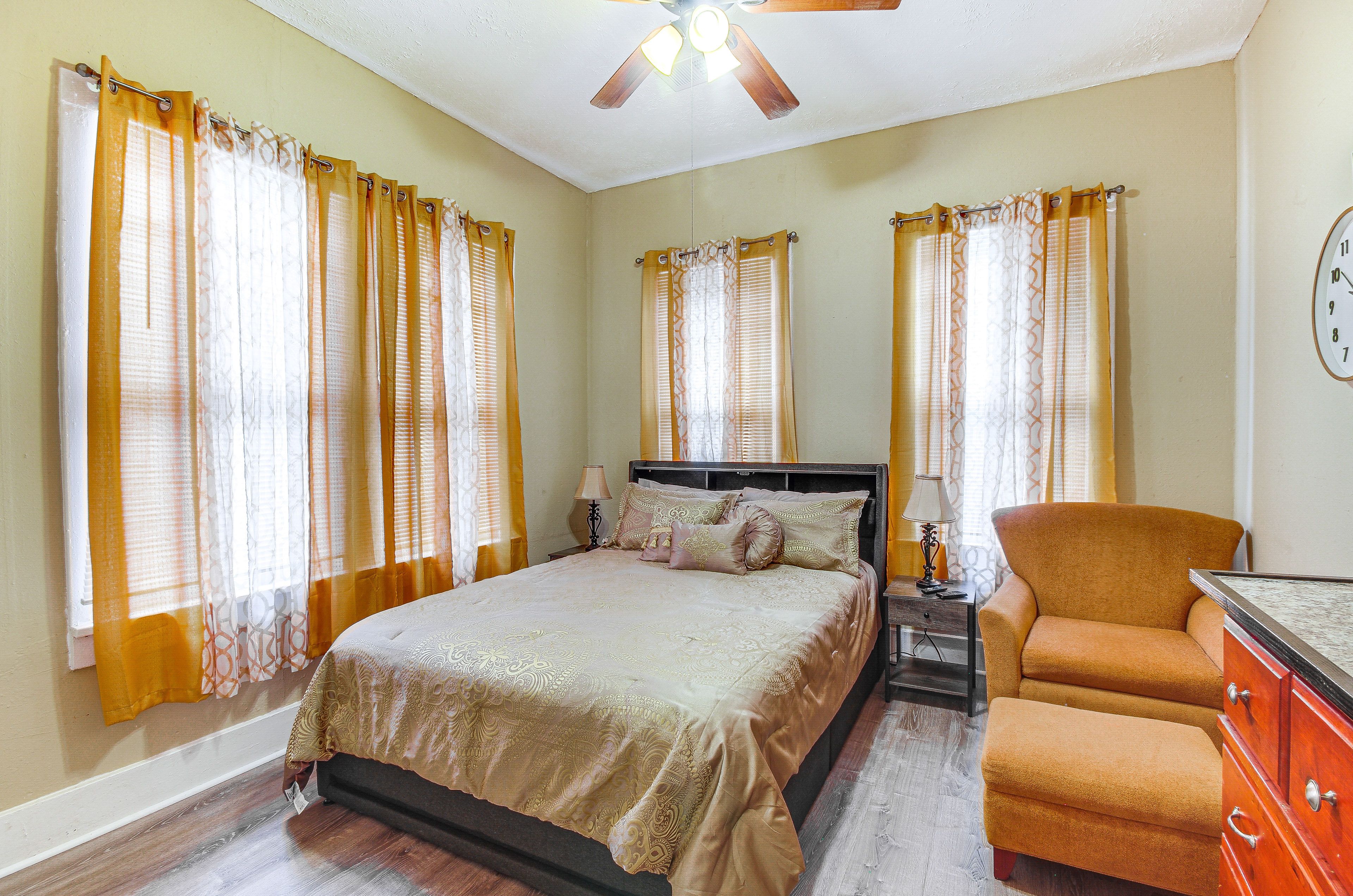 Bedroom 3 | Queen Bed