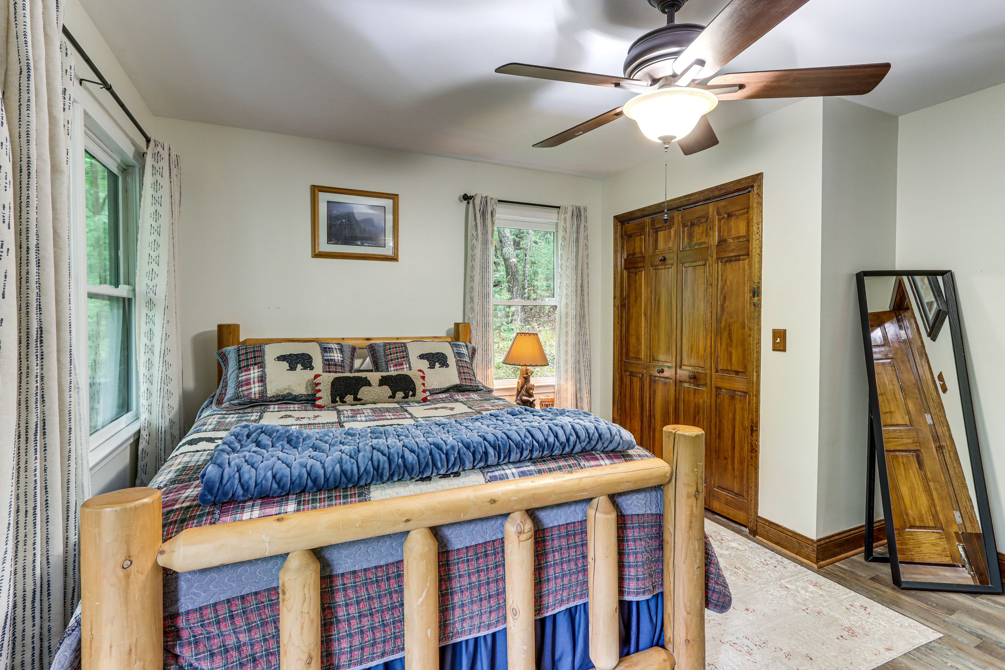 Bedroom 2 | Queen Bed | 1st Floor