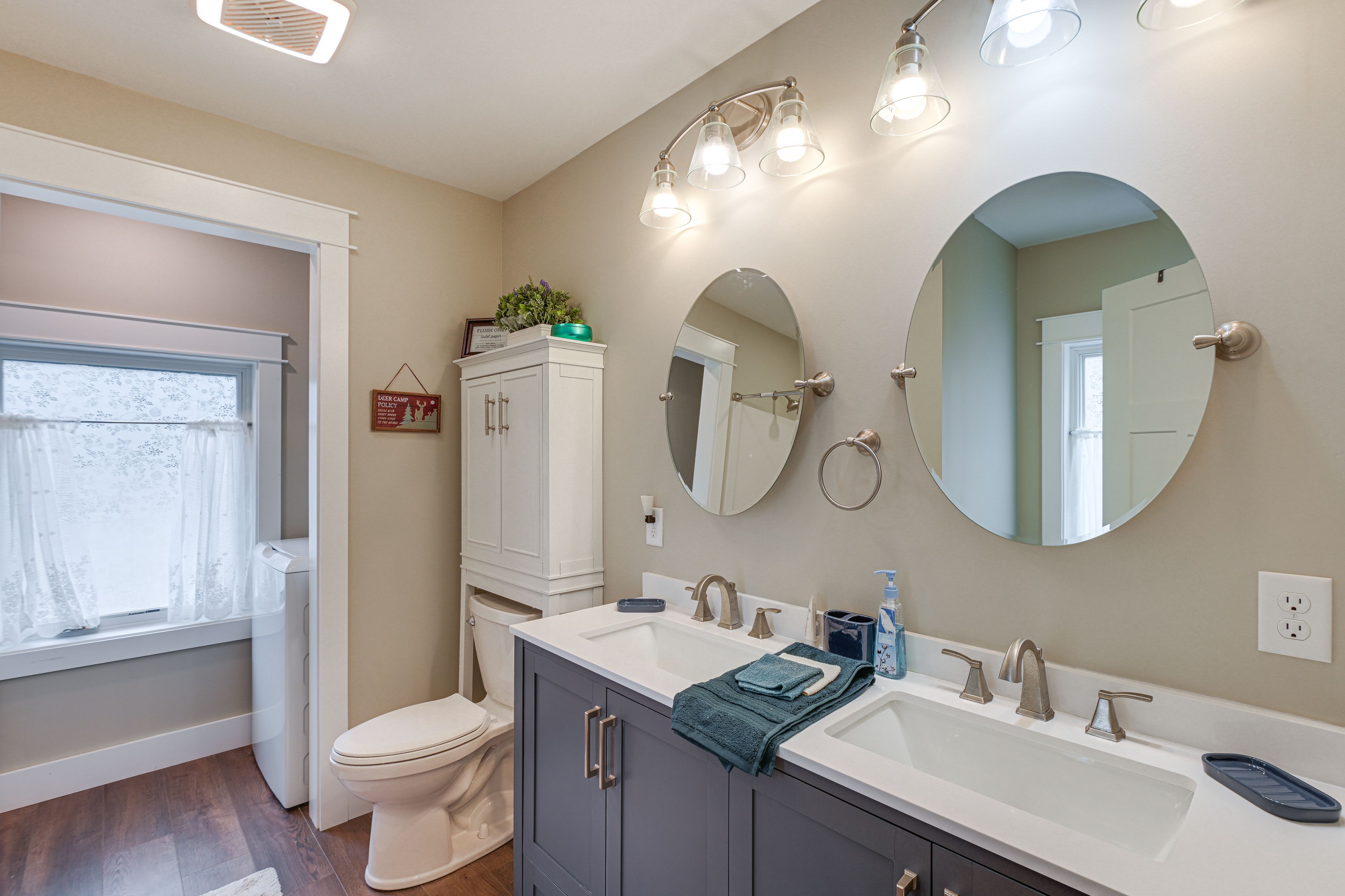 En-Suite Bathroom | 2nd Floor | Towels Provided