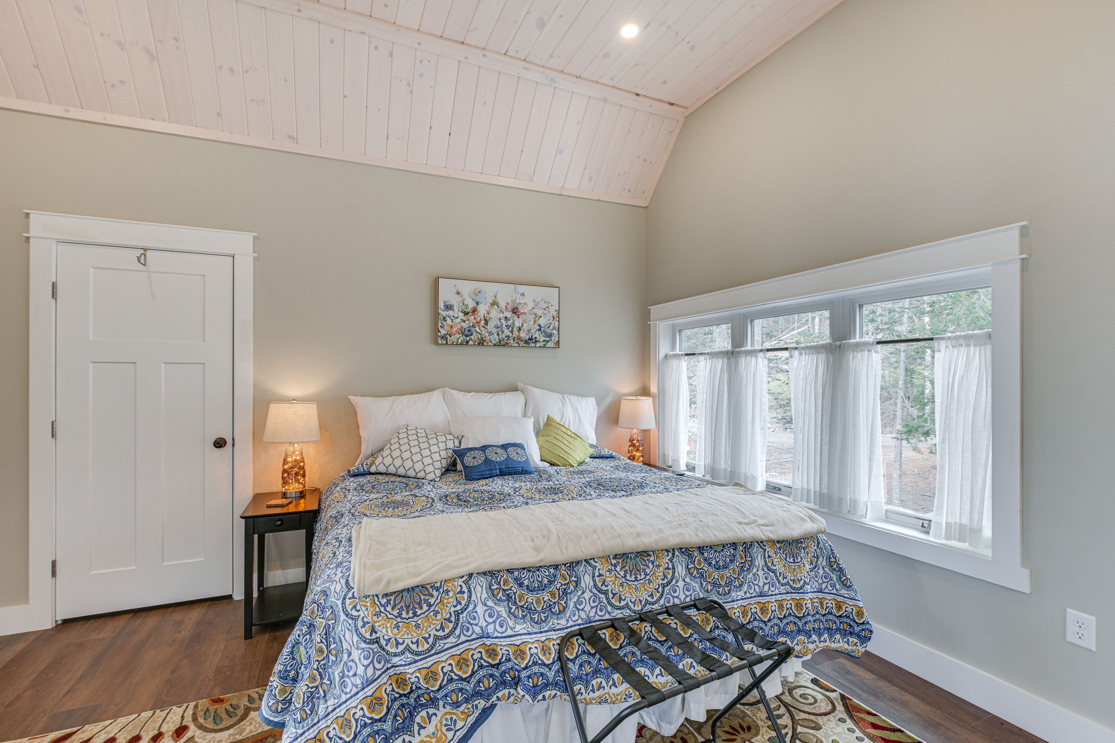Bedroom 1 | King Bed | 2nd Floor | Linens Provided