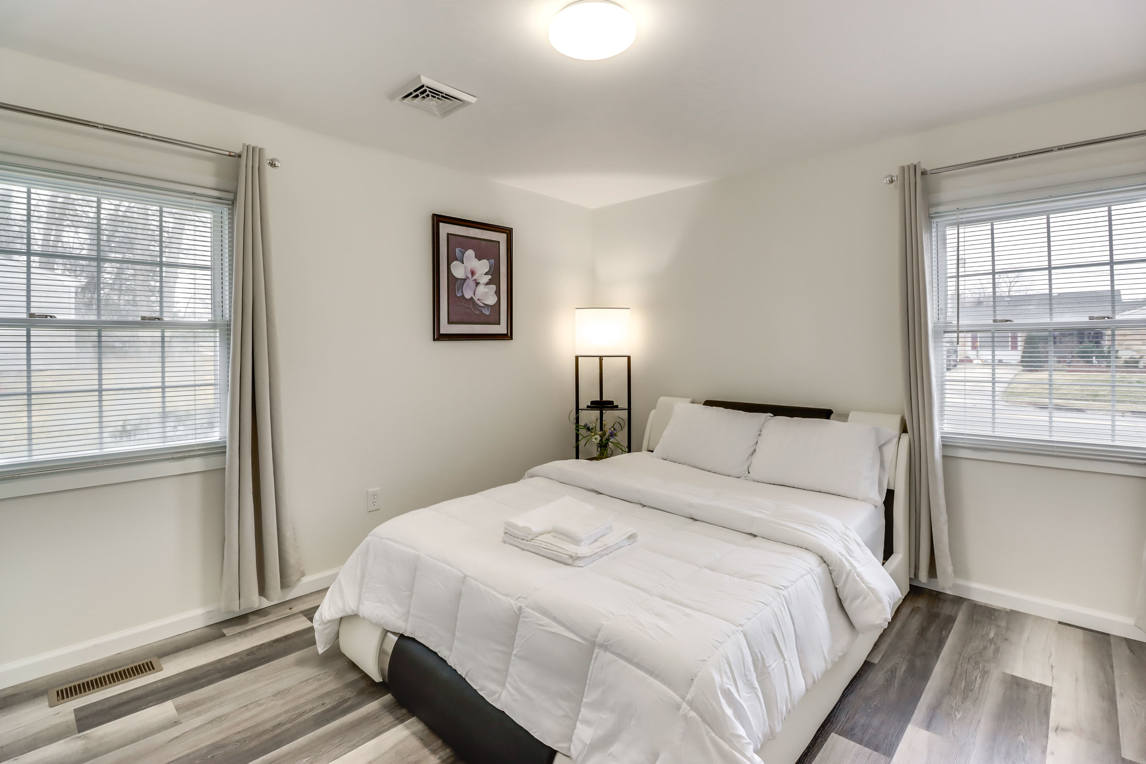 Bedroom 3 | Queen Bed
