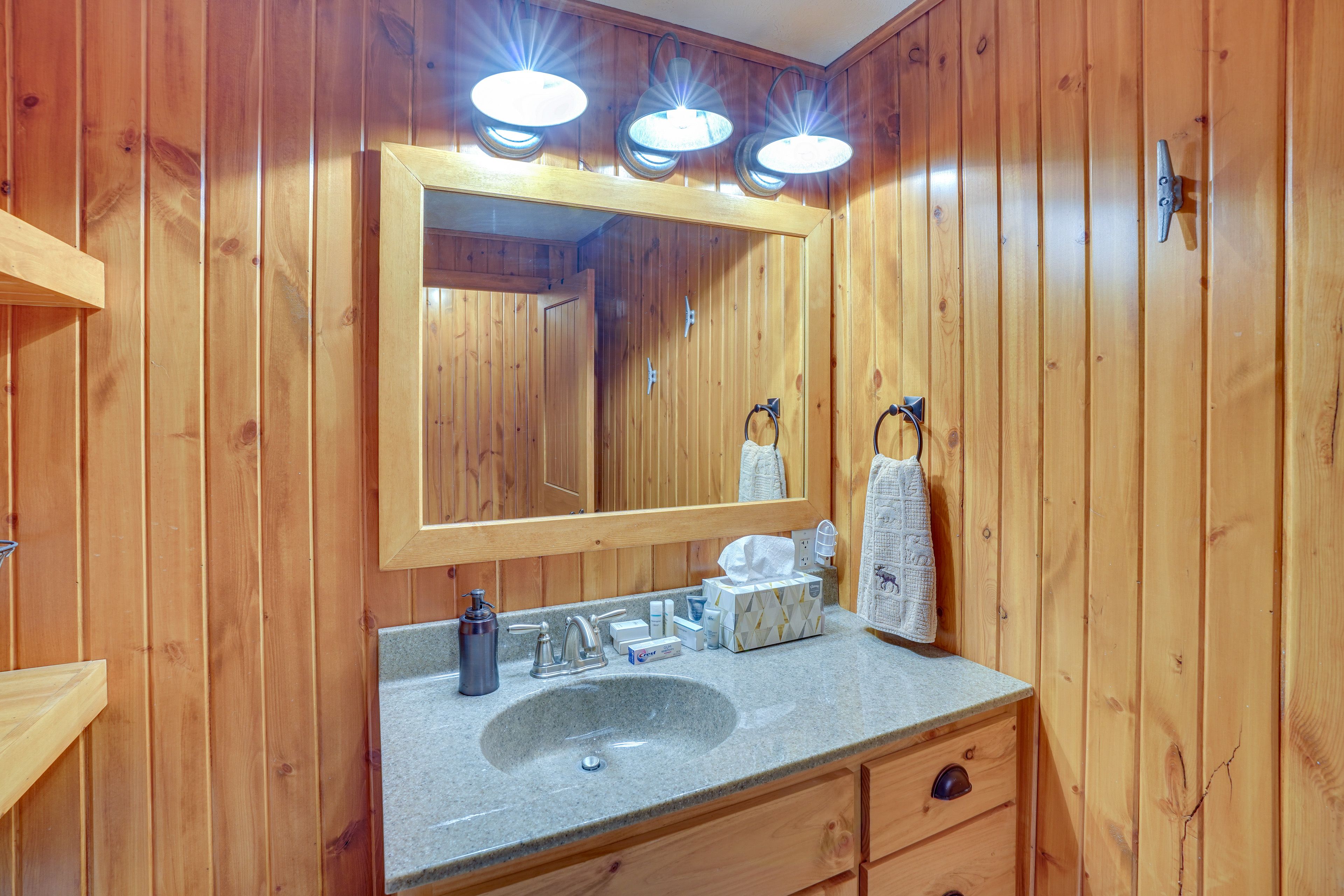 Bathroom | 1st Floor