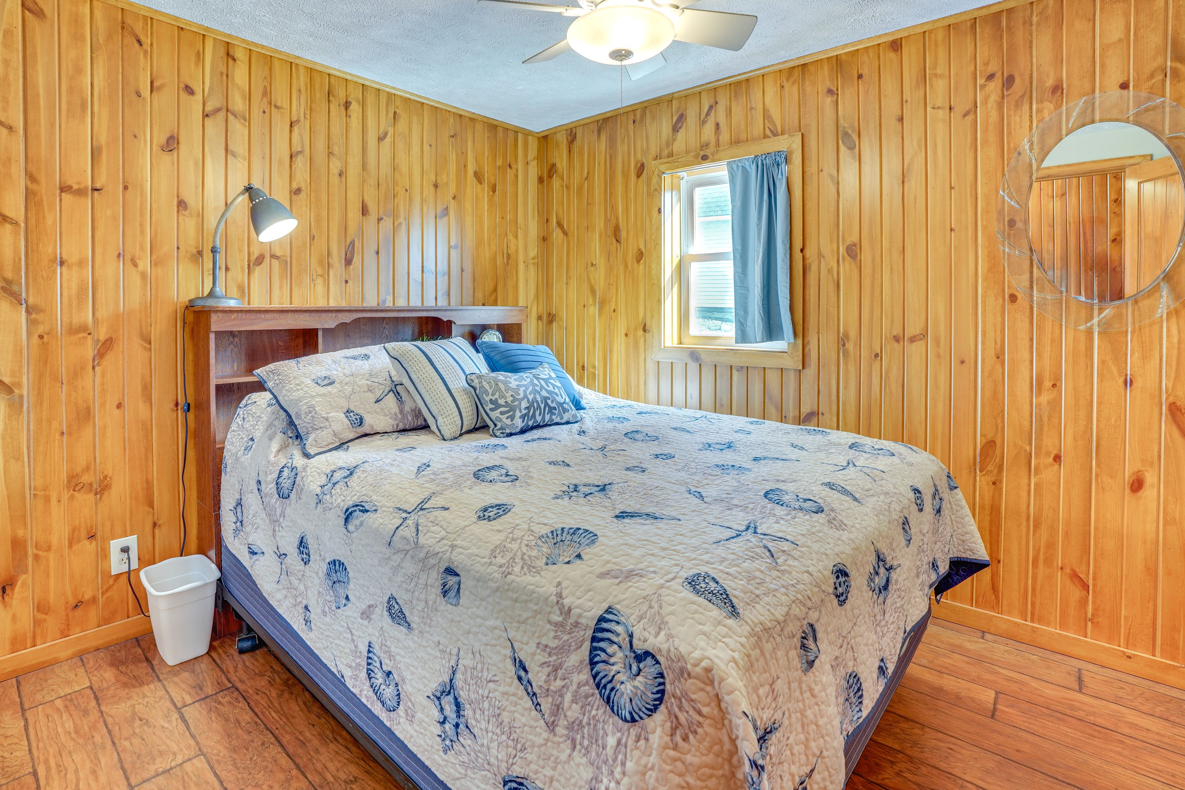 Bedroom 1 | Queen Bed | 1st Floor