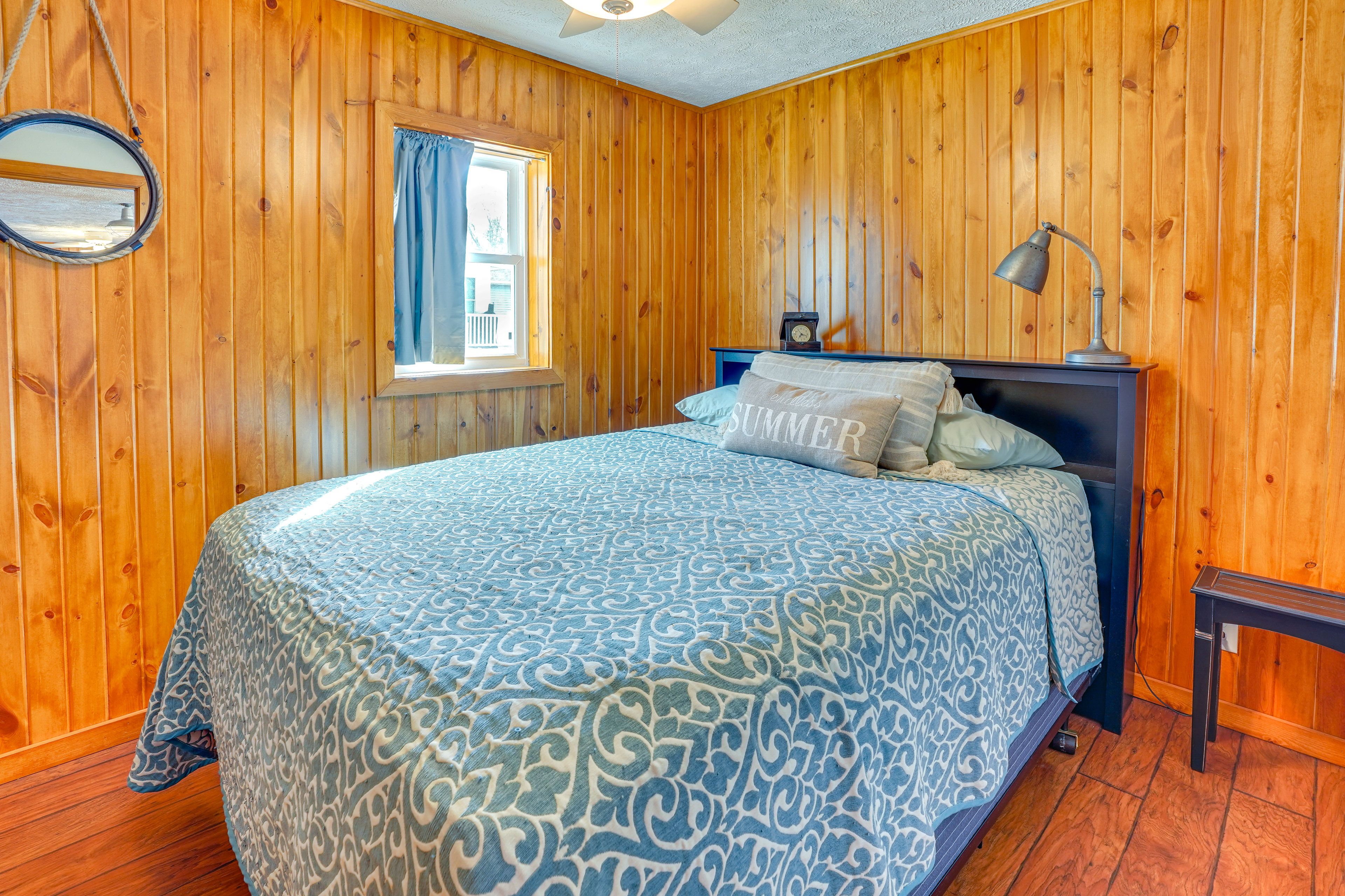 Bedroom 2 | Queen Bed | 1st Floor