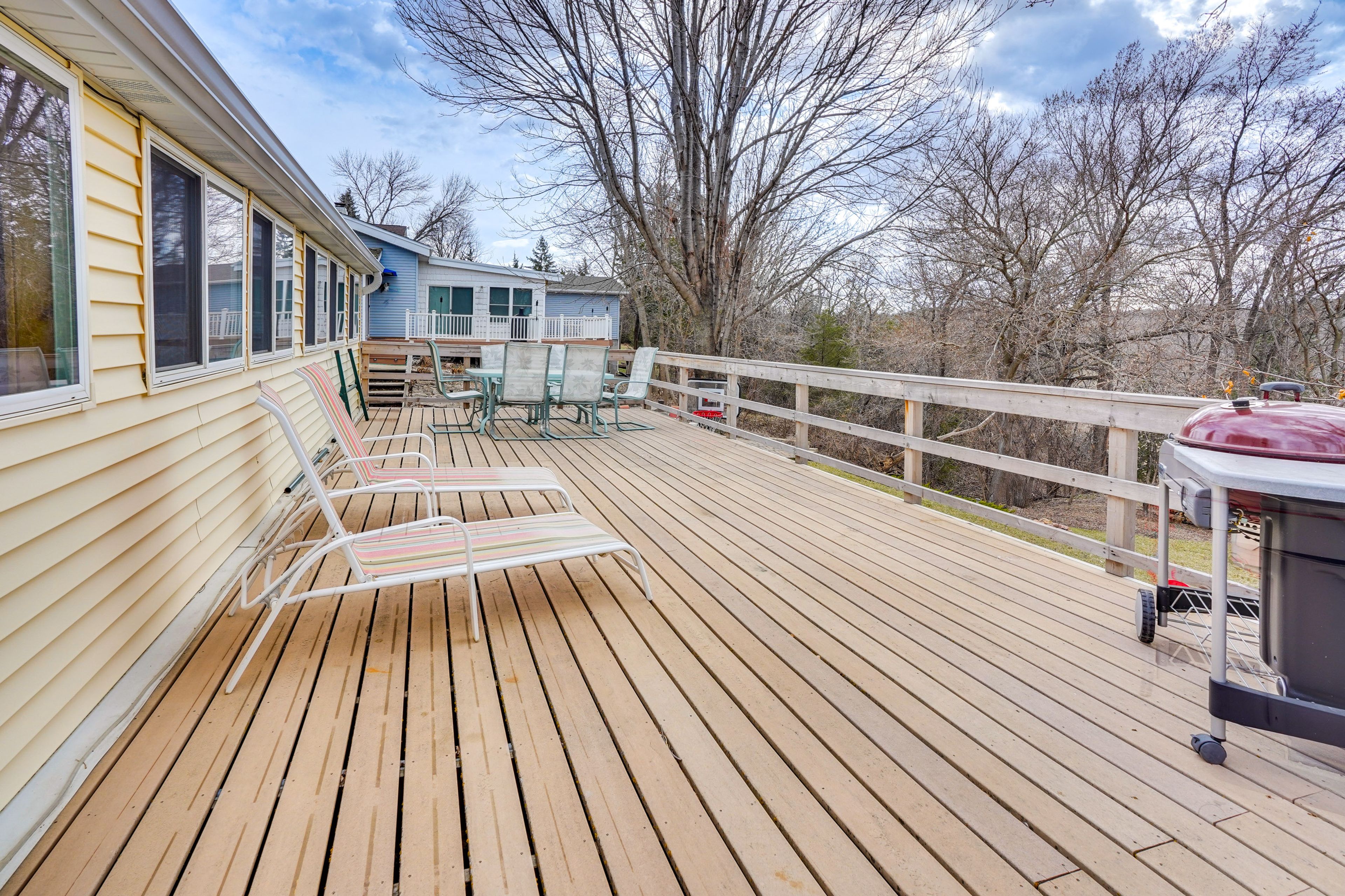 Private Deck | Outdoor Dining Area | Grill