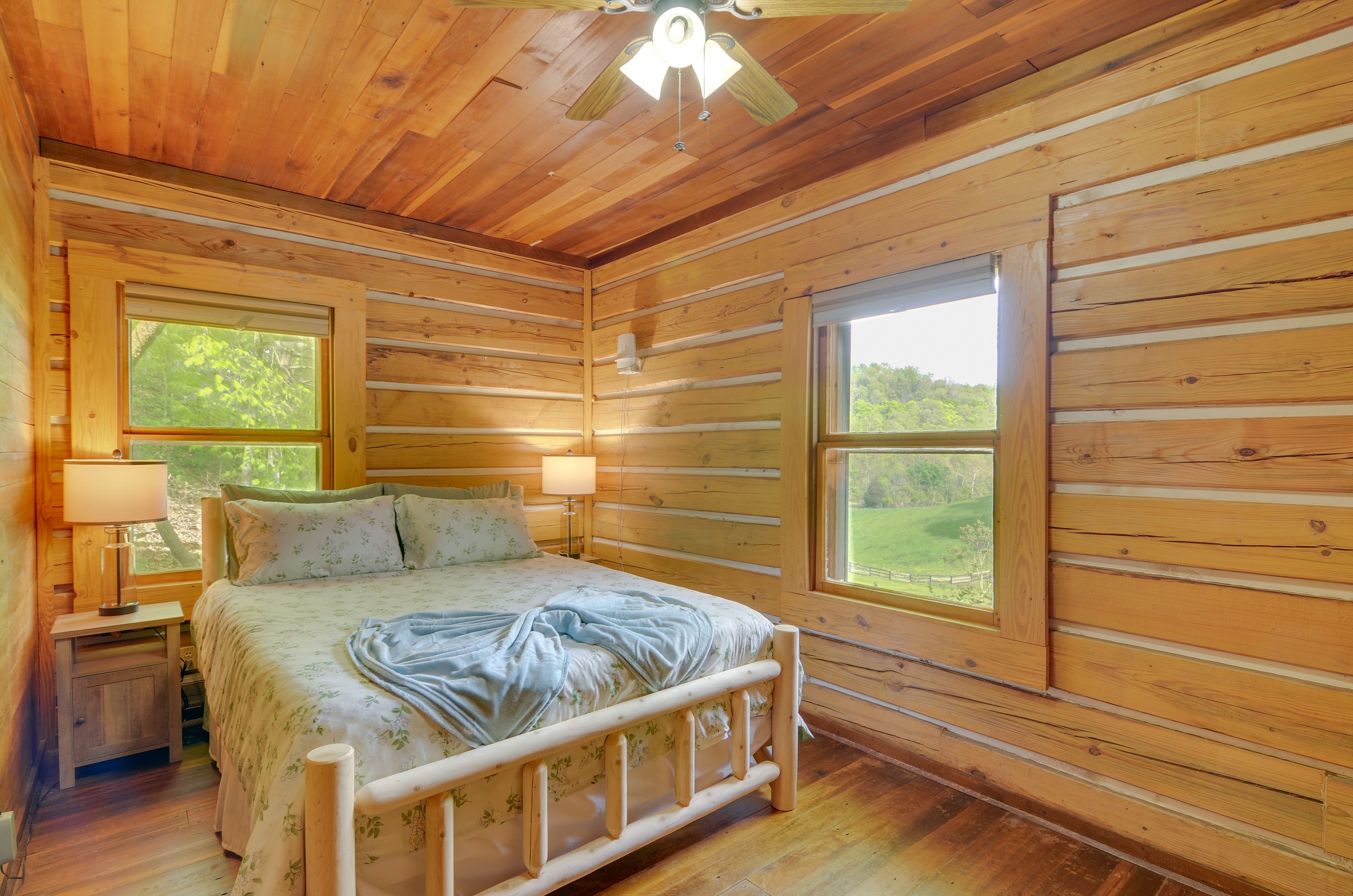 Bedroom 2 | Queen Bed