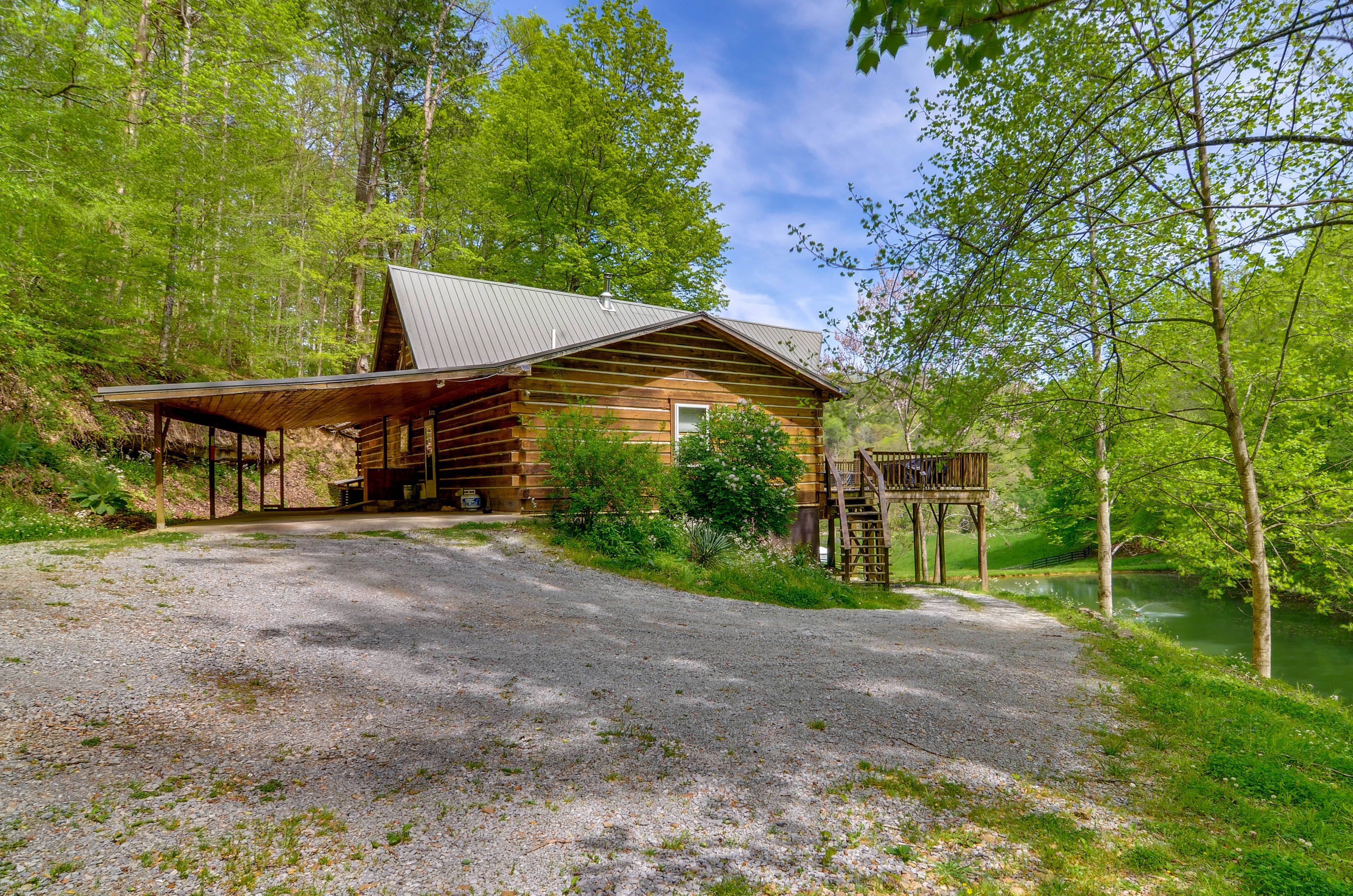 Home Exterior | Driveway Parking (2 Vehicles)