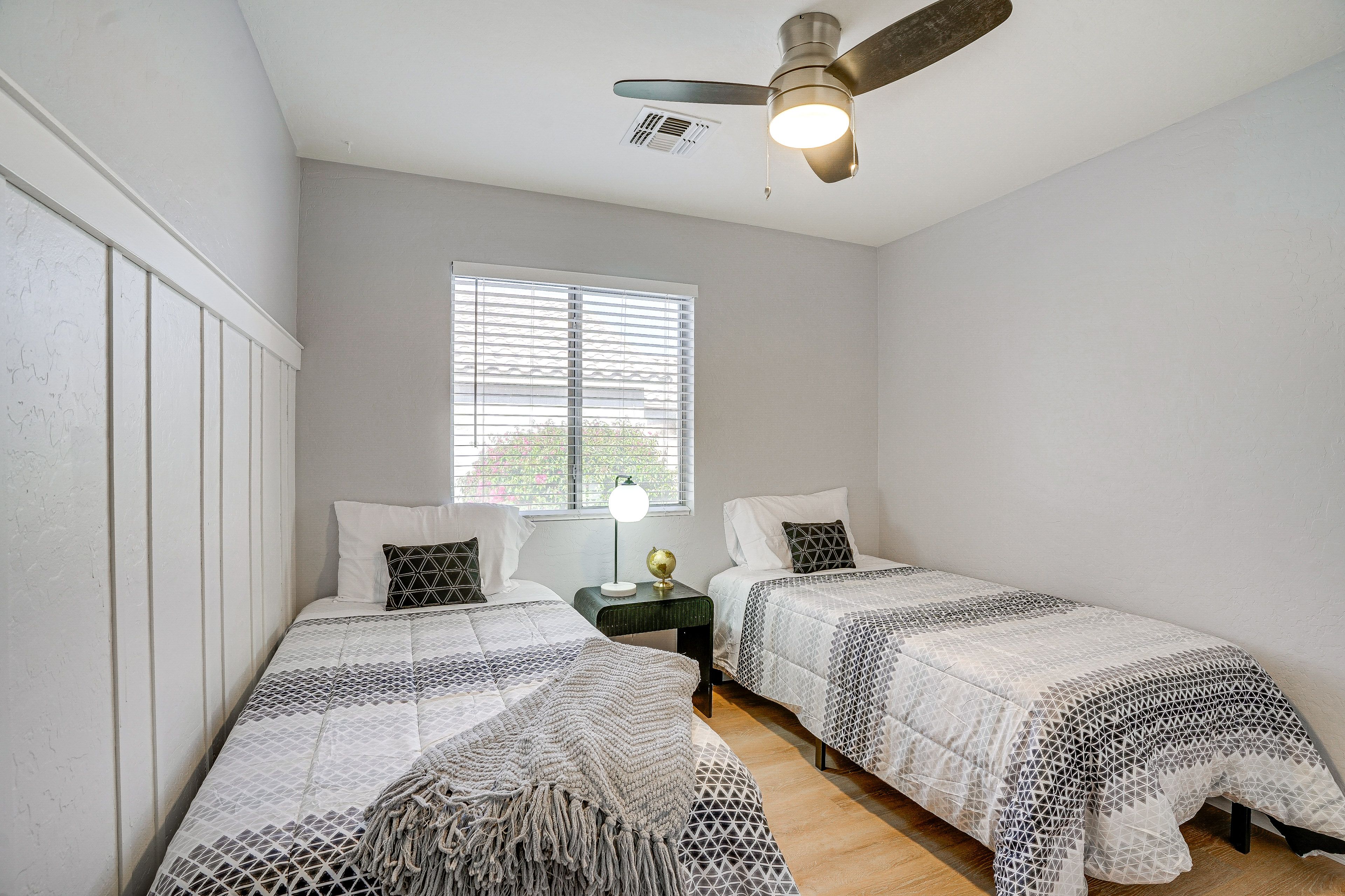 Bedroom 2 | 2 Twin Beds