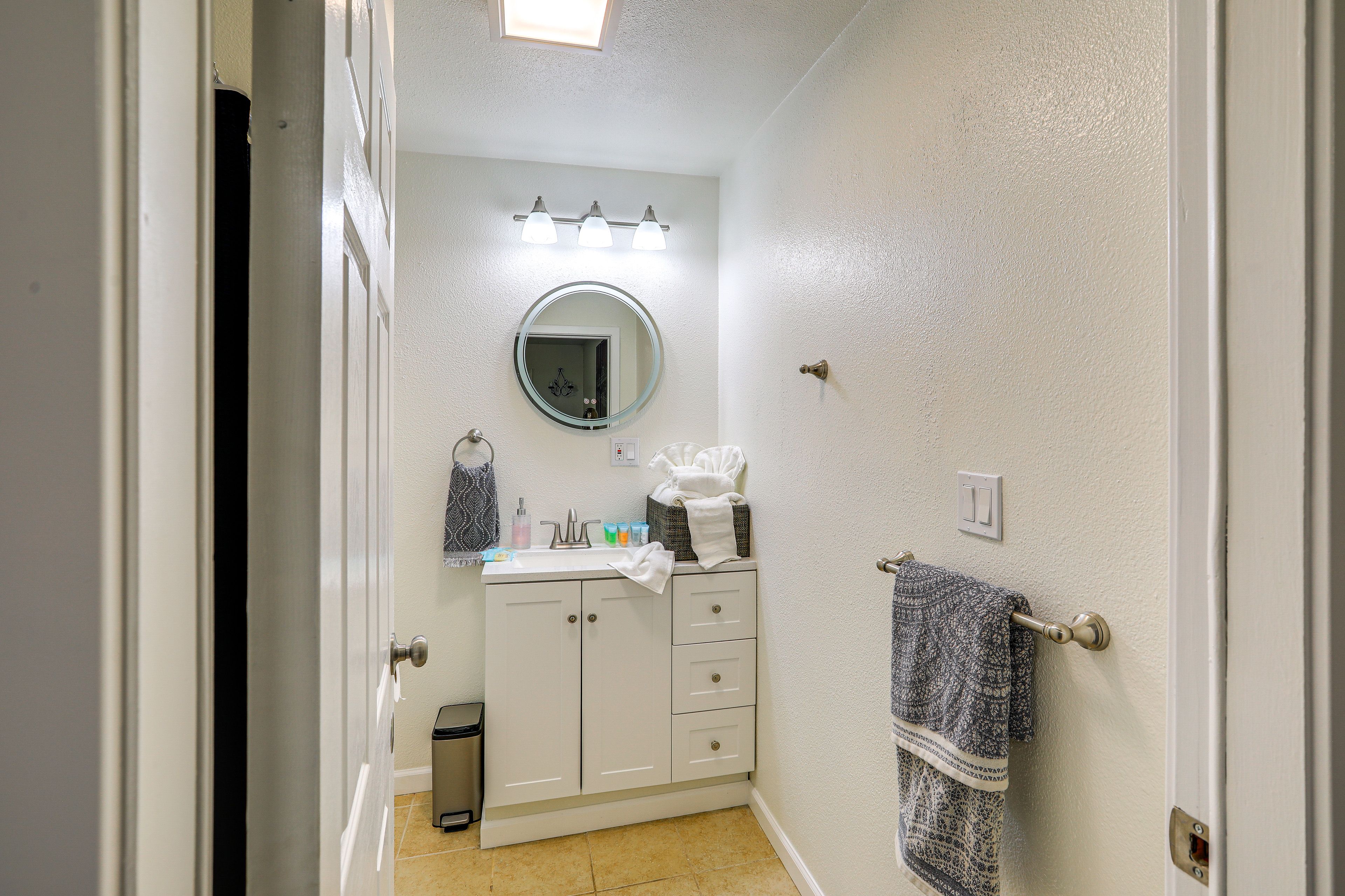 Full Bathroom | Complimentary Toiletries
