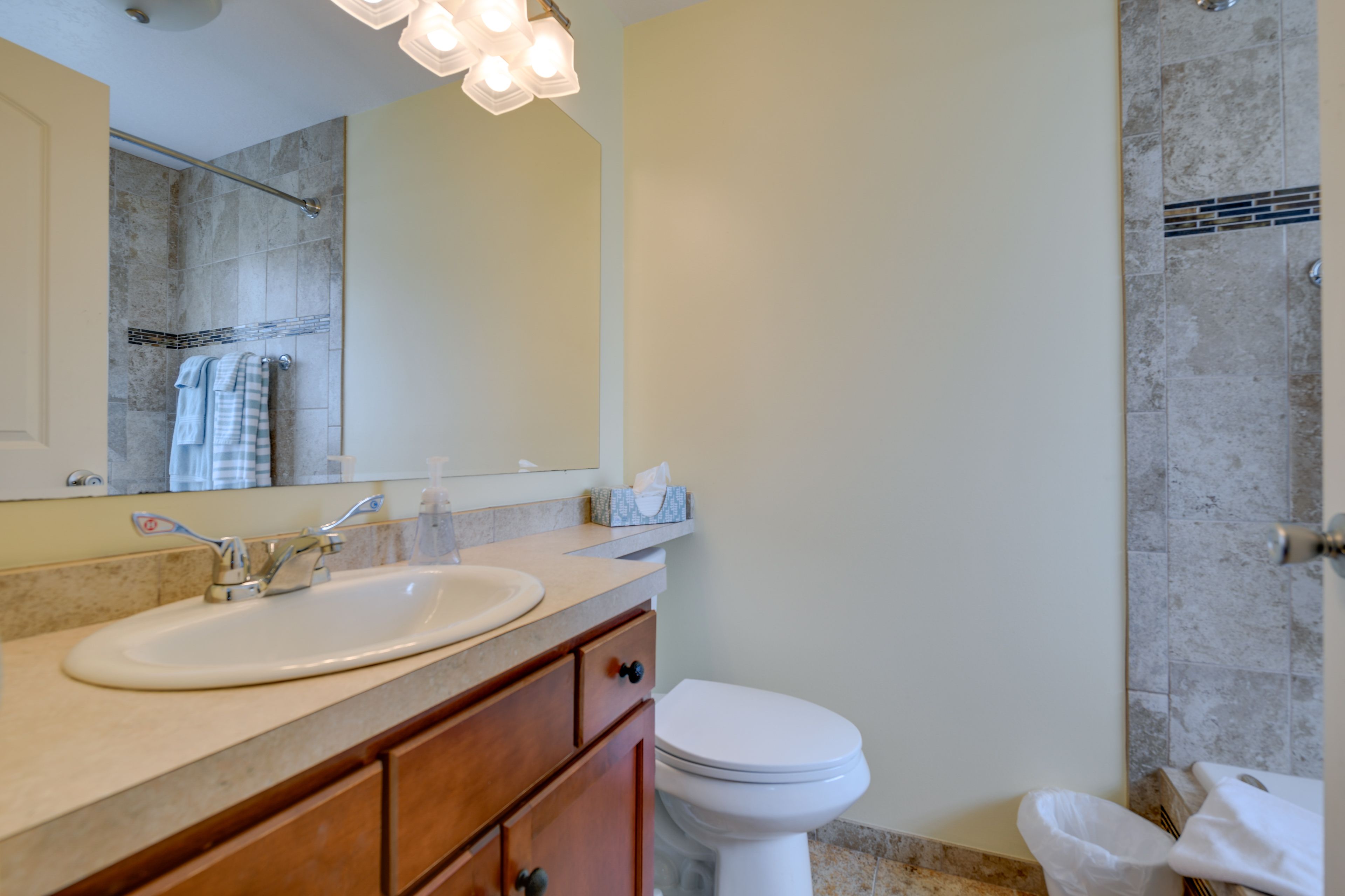 En-Suite Bathroom | Shower/Tub Combo