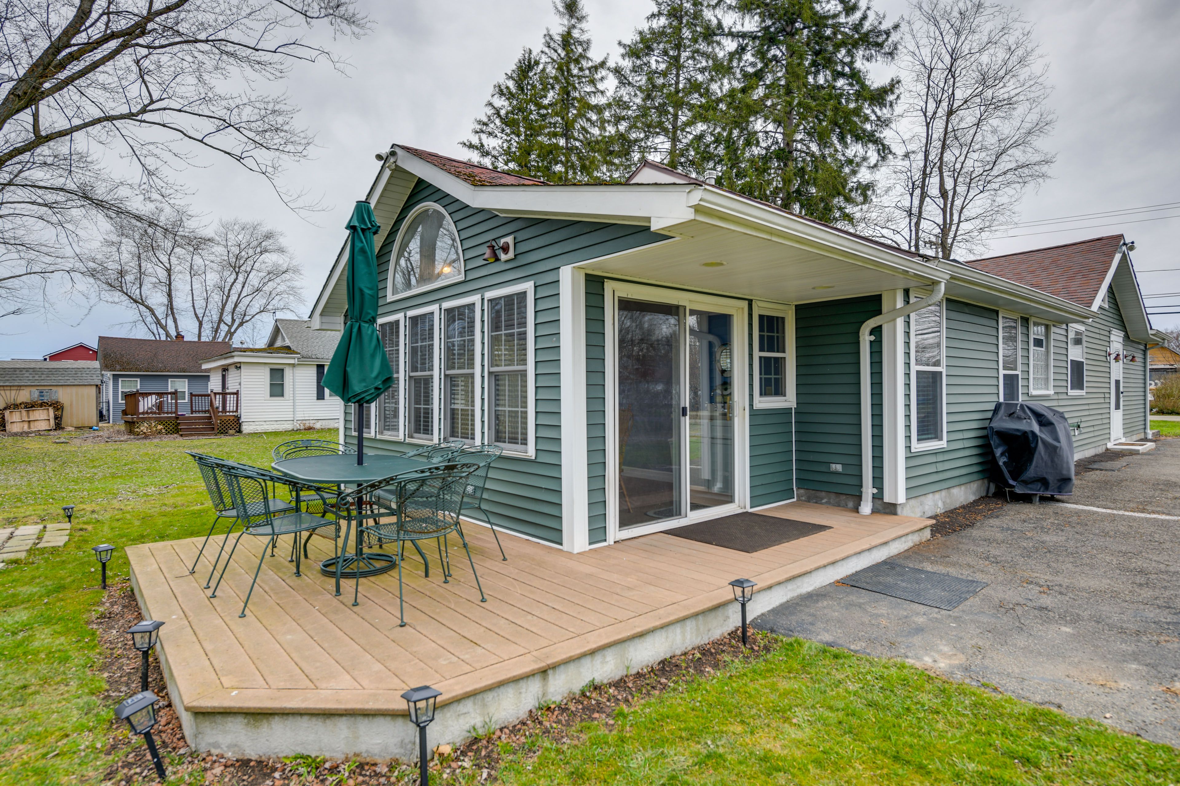 Outdoor Entertainment Space | Gas Grill