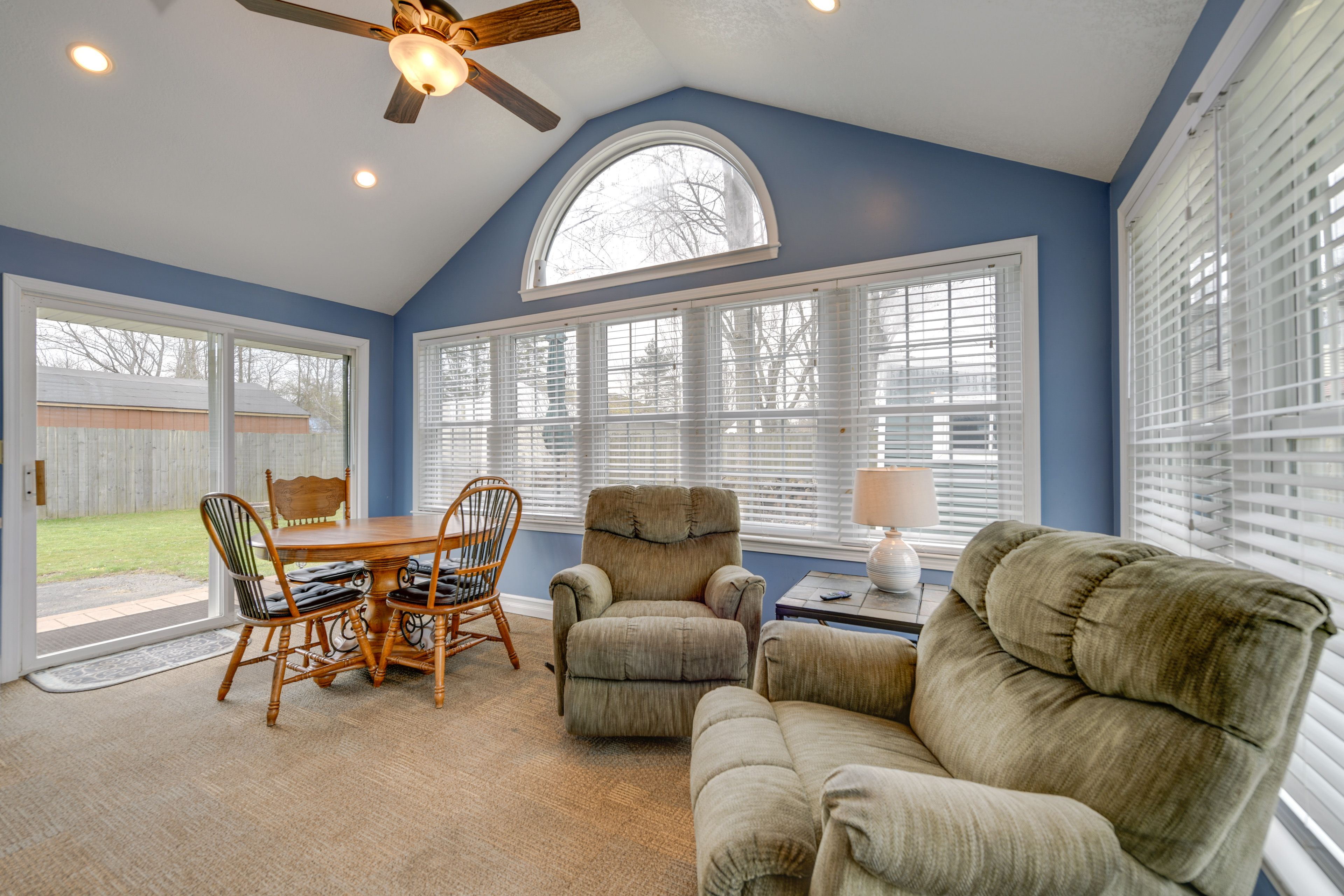 Family Room | Wet Bar