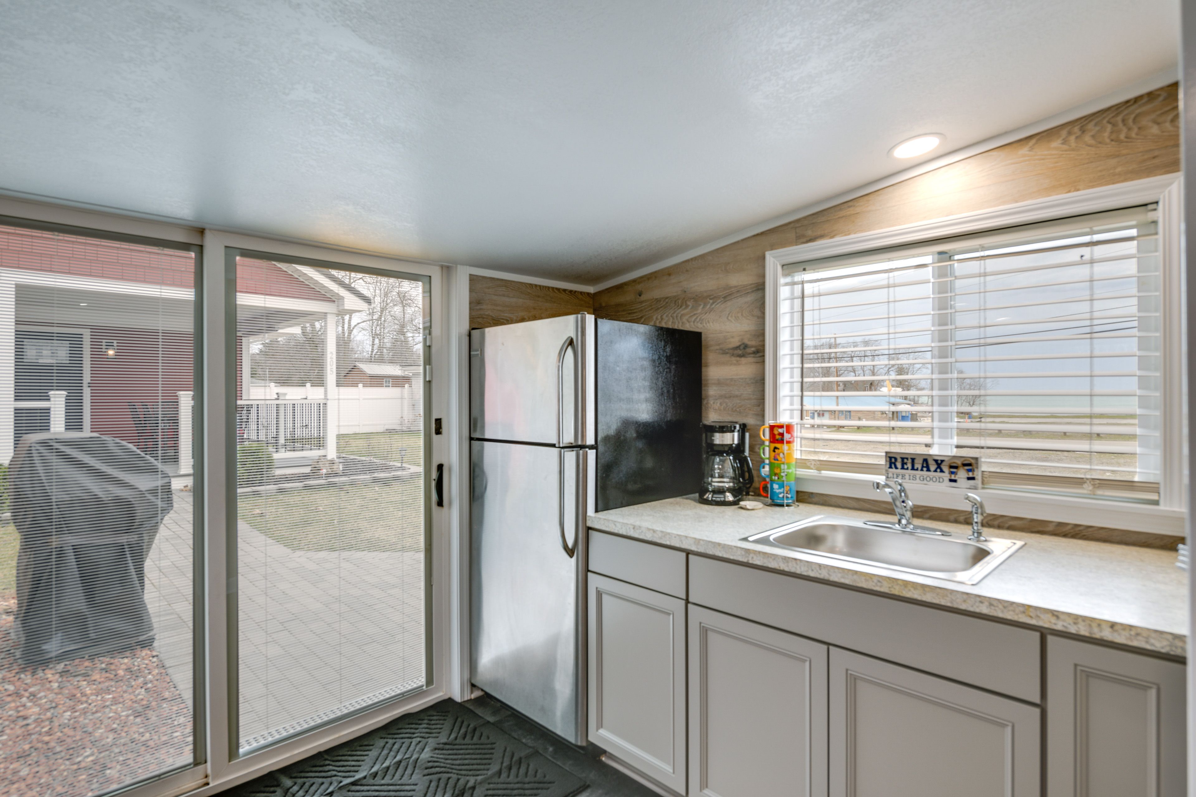 Detached Studio (Unavailable Oct 1st-March 1st) | Kitchenette
