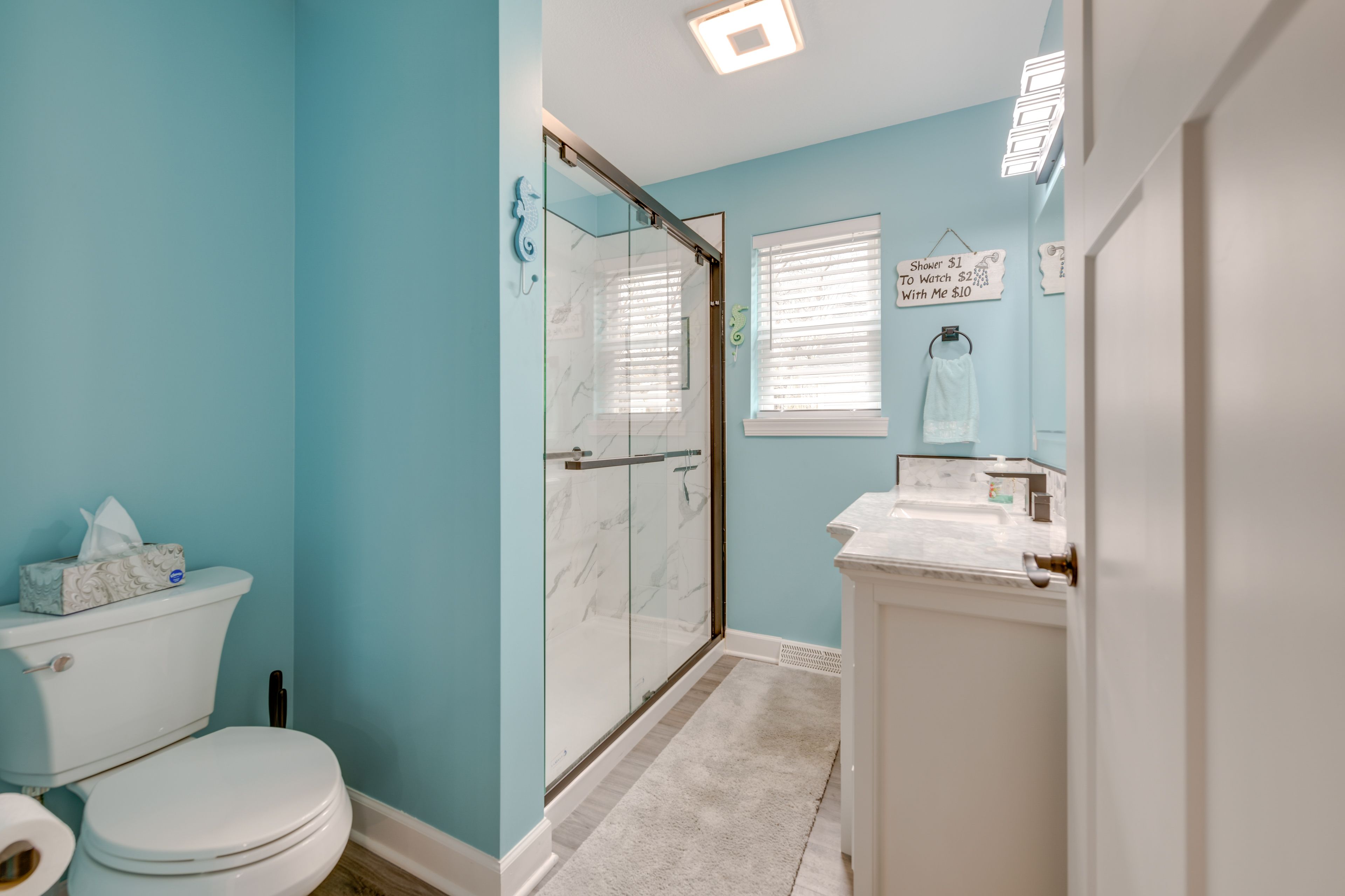 Full Bathroom | Towels Provided | 1st Floor