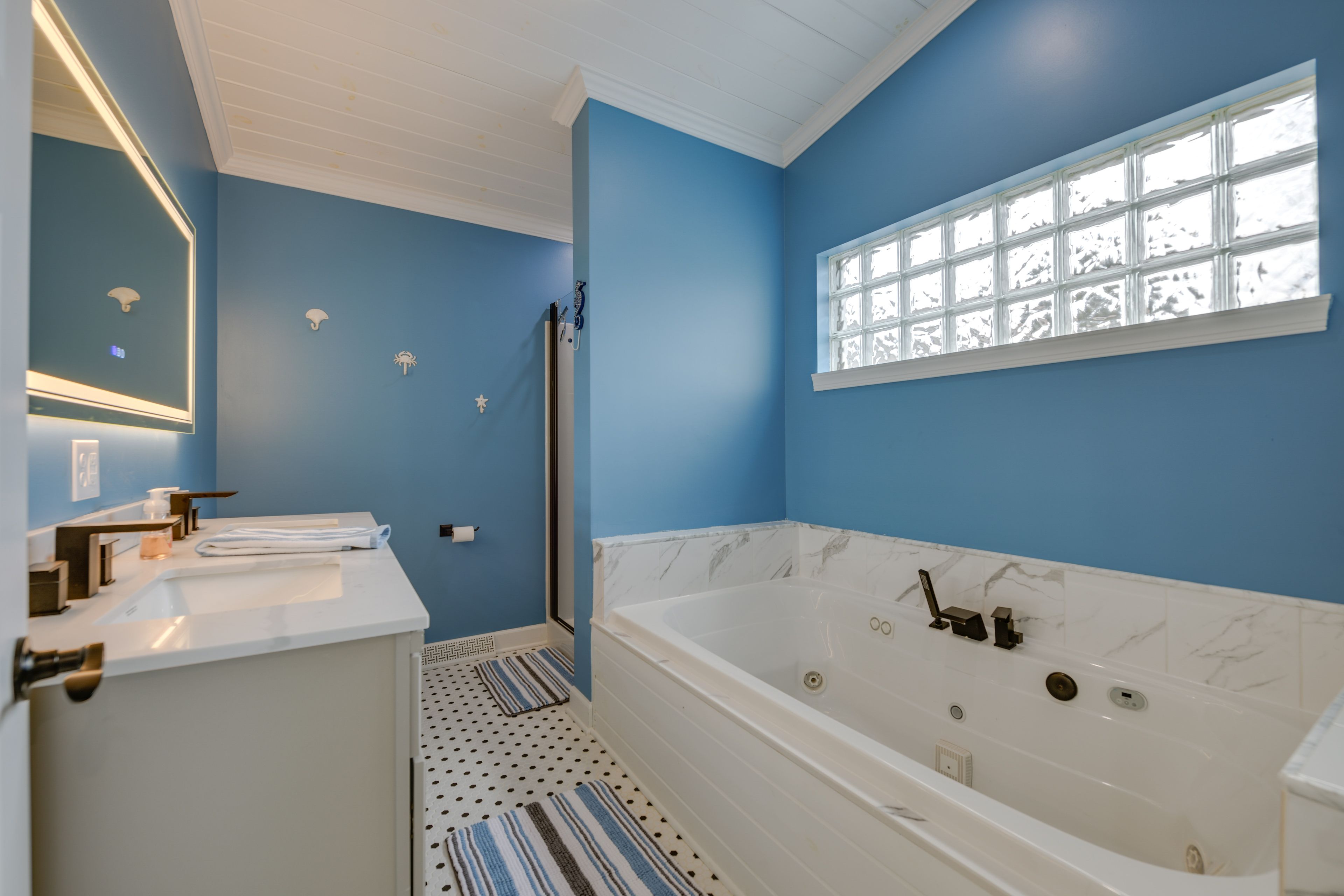 Full Bathroom | Jetted Tub | Walk-In Shower | 2nd Floor
