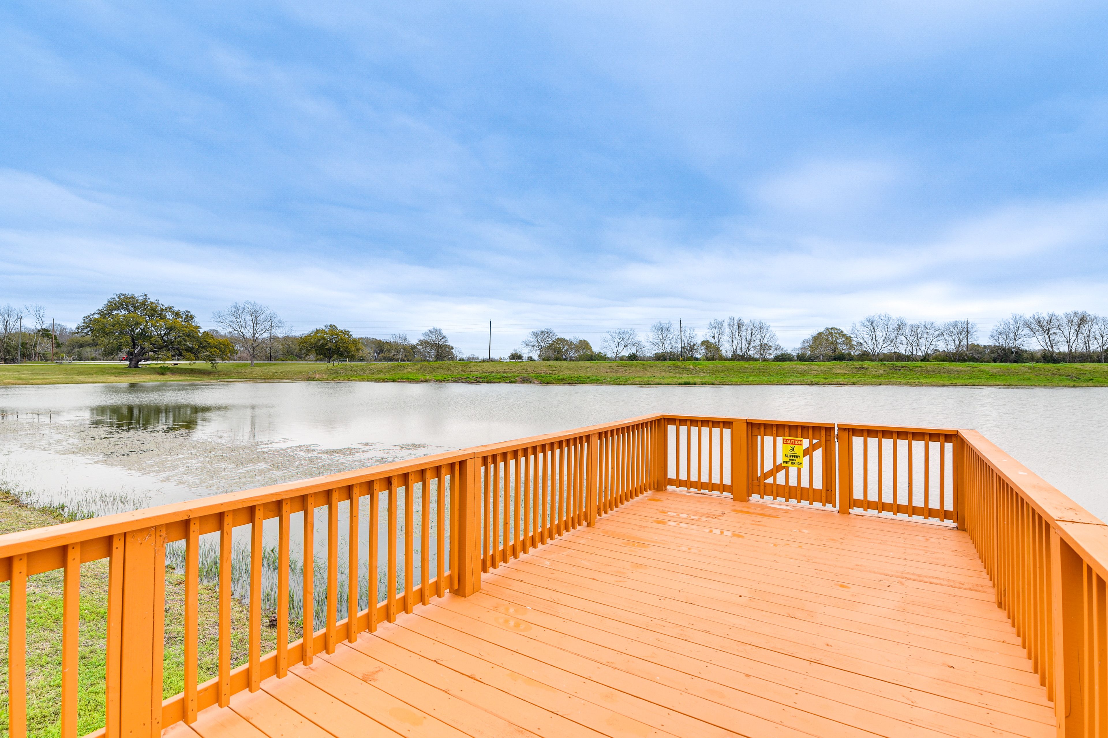 Angleton Vacation Rental | 2BR | 4BA | 2,100 Sq Ft | Stairs Required