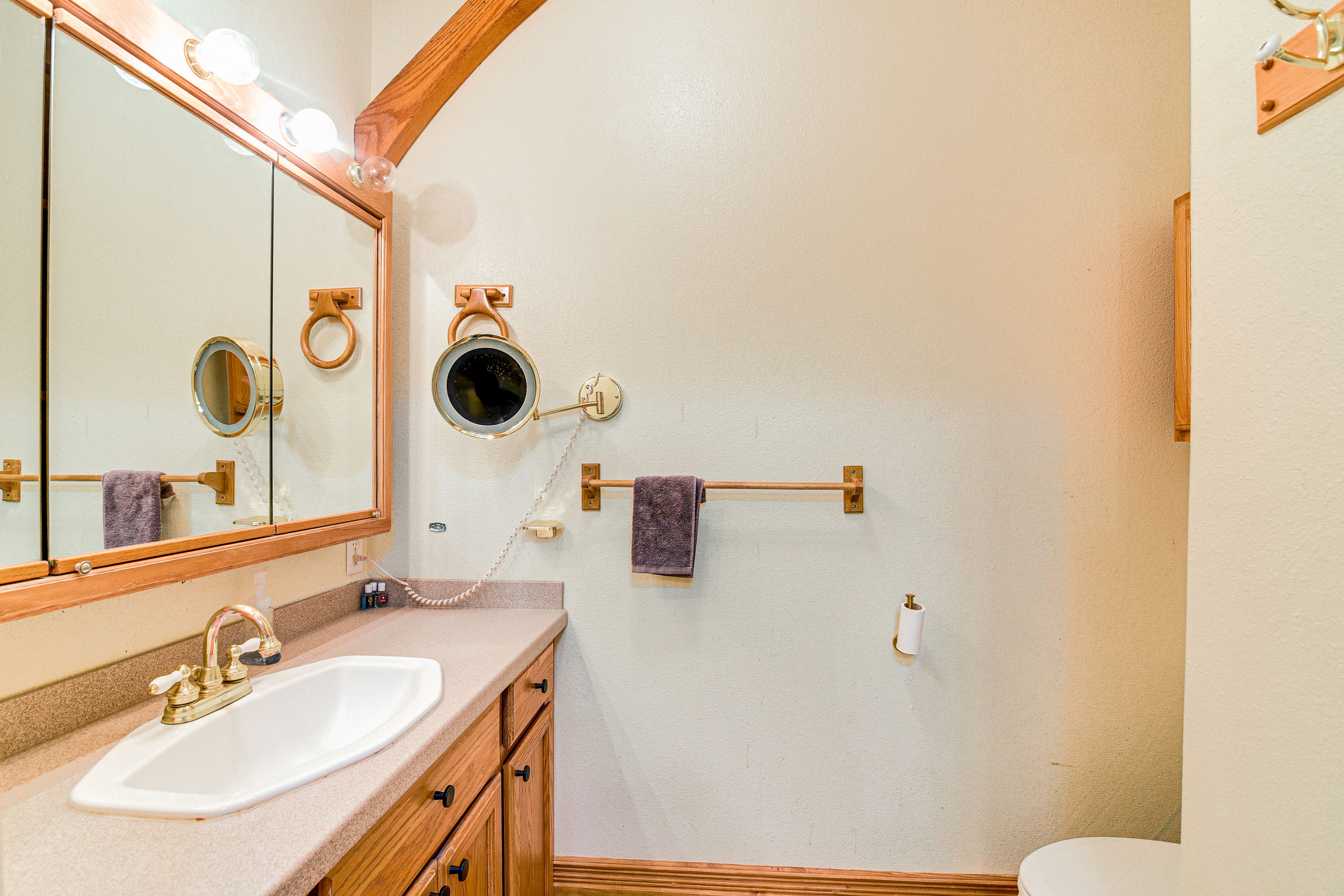 En-Suite Bathroom | Towels Provided | Complimentary Toiletries | 1st Floor