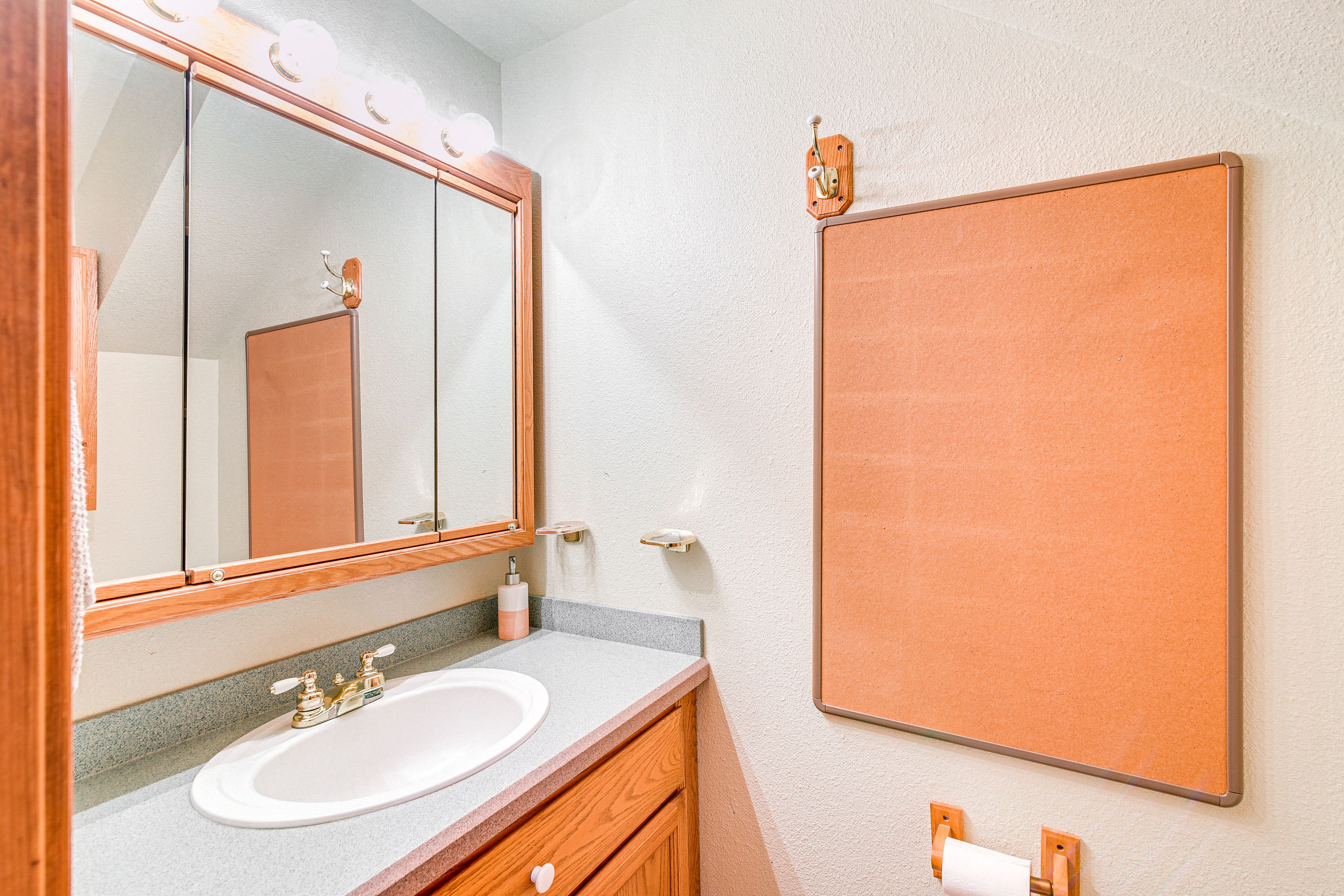 Half Bathroom | 1st Floor
