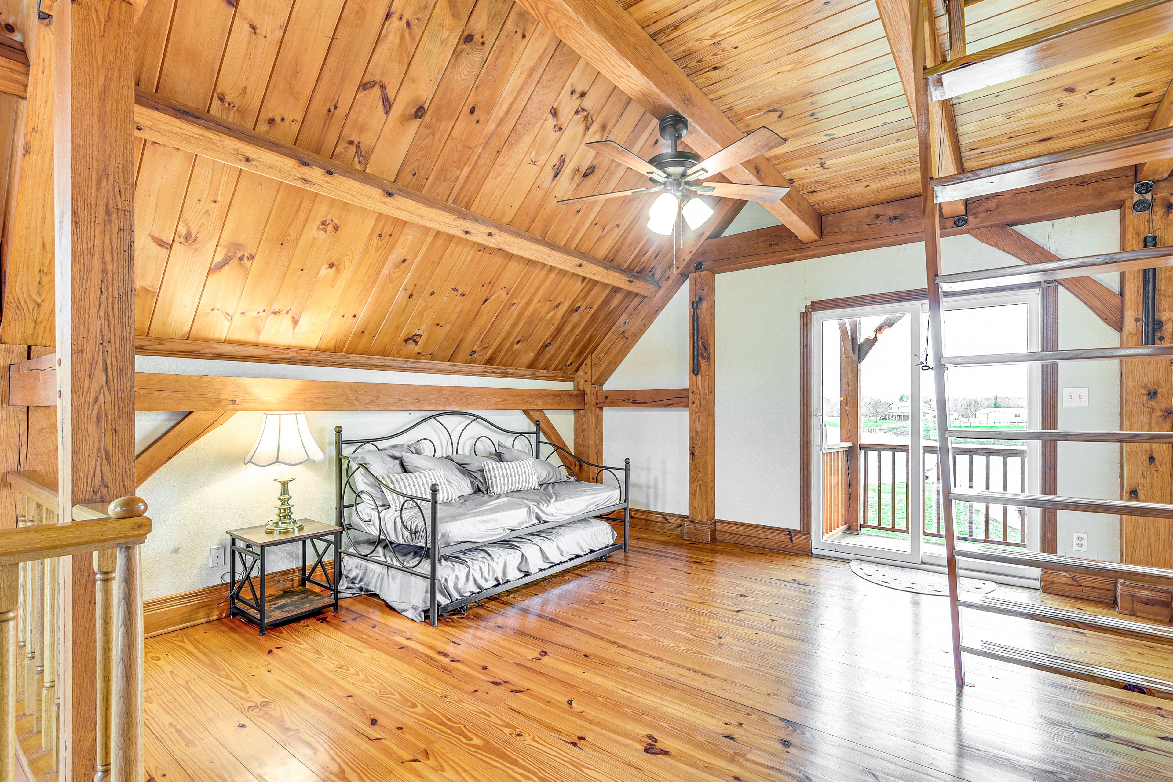 2nd-Floor Loft | Twin Daybed w/ Twin Trundle