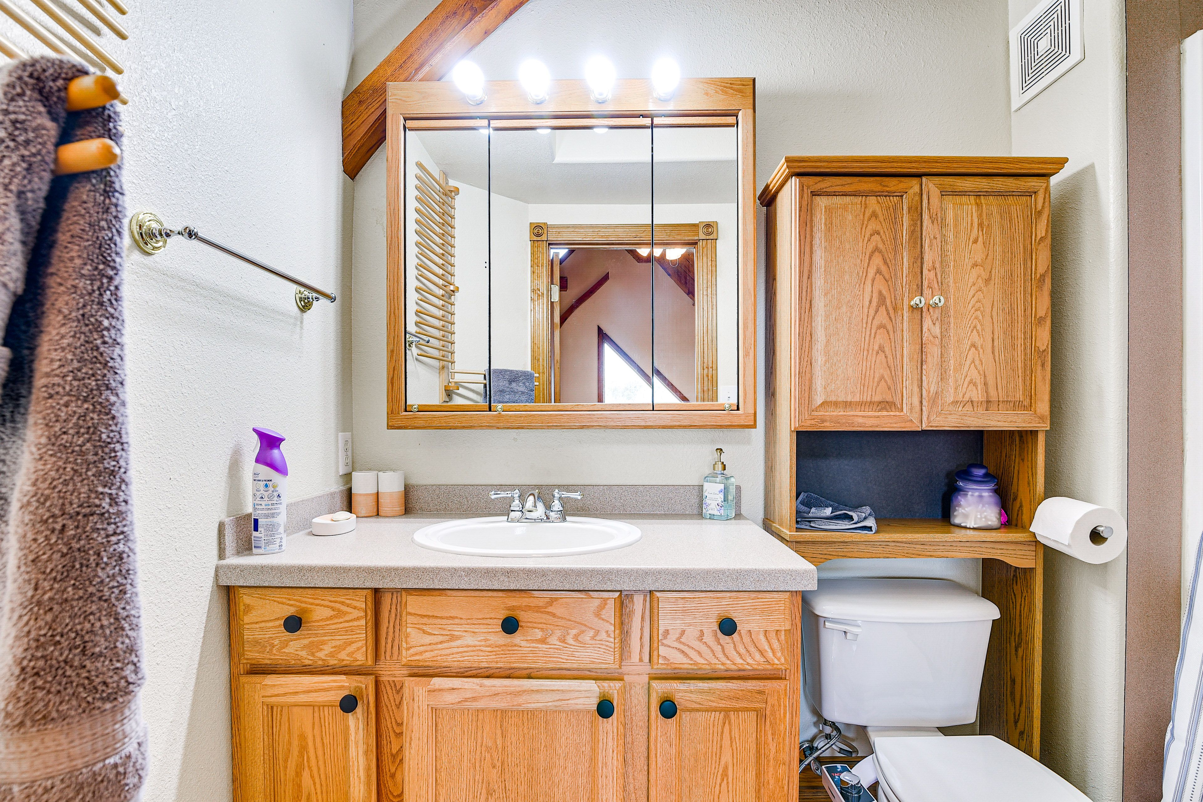 Full Bathroom | 3rd Floor