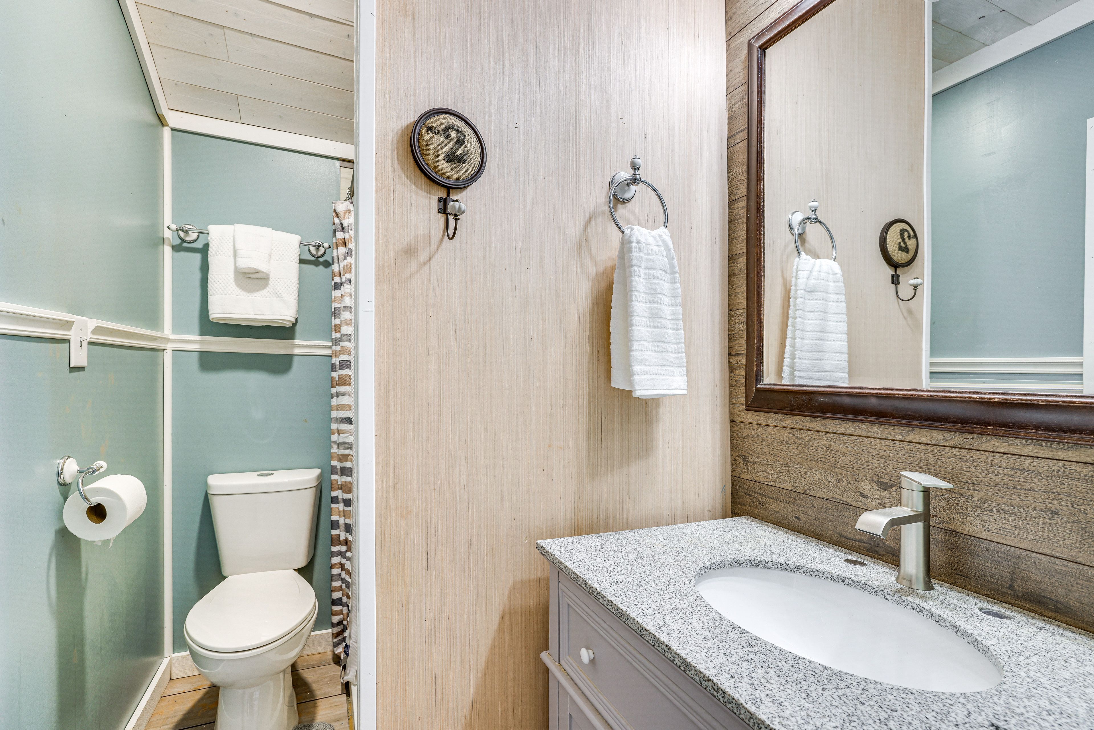 Full Bathroom | Complimentary Toiletries