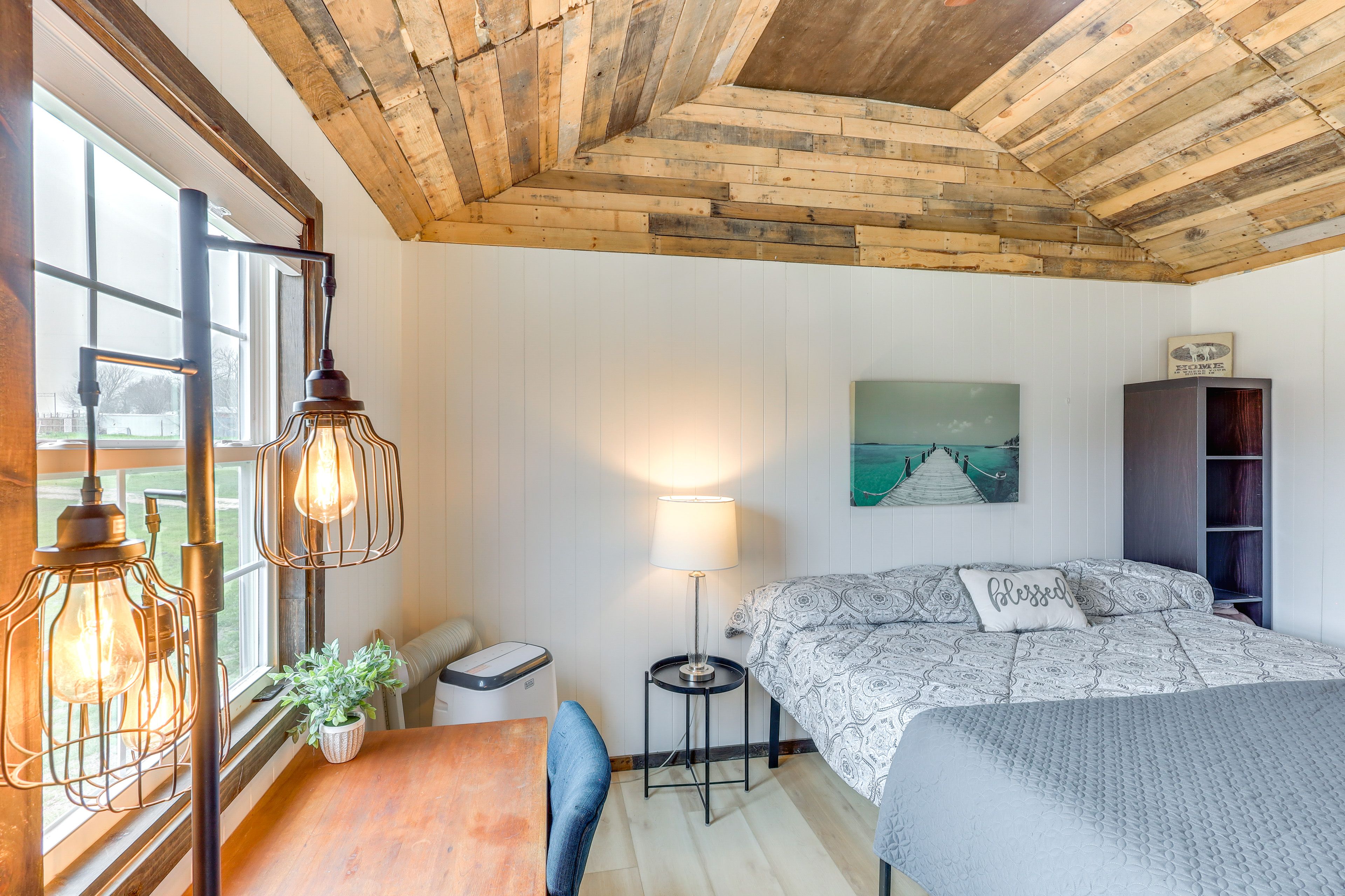 Bedroom | King Bed | Laptop Workspace