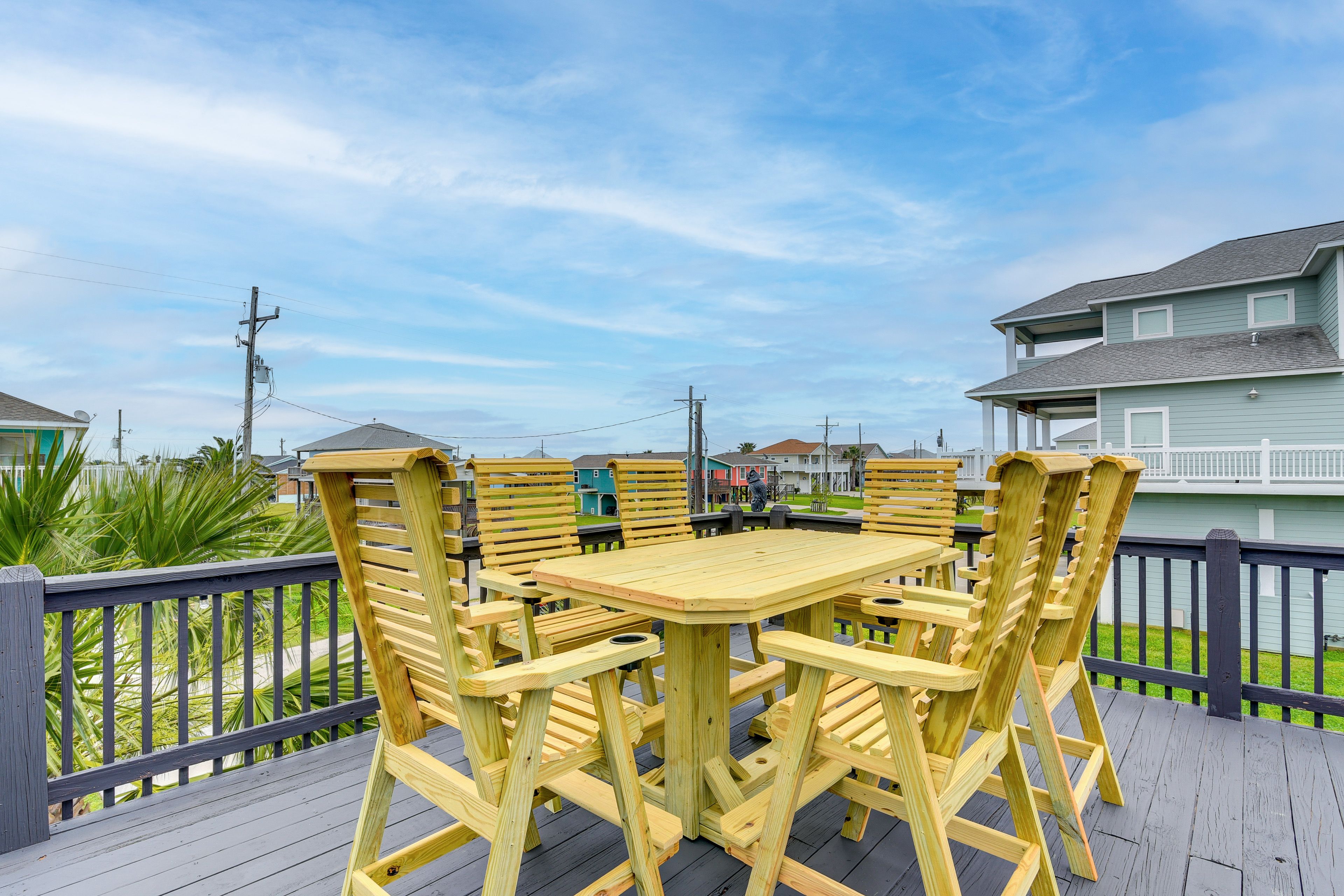 Furnished Deck | Outdoor Dining
