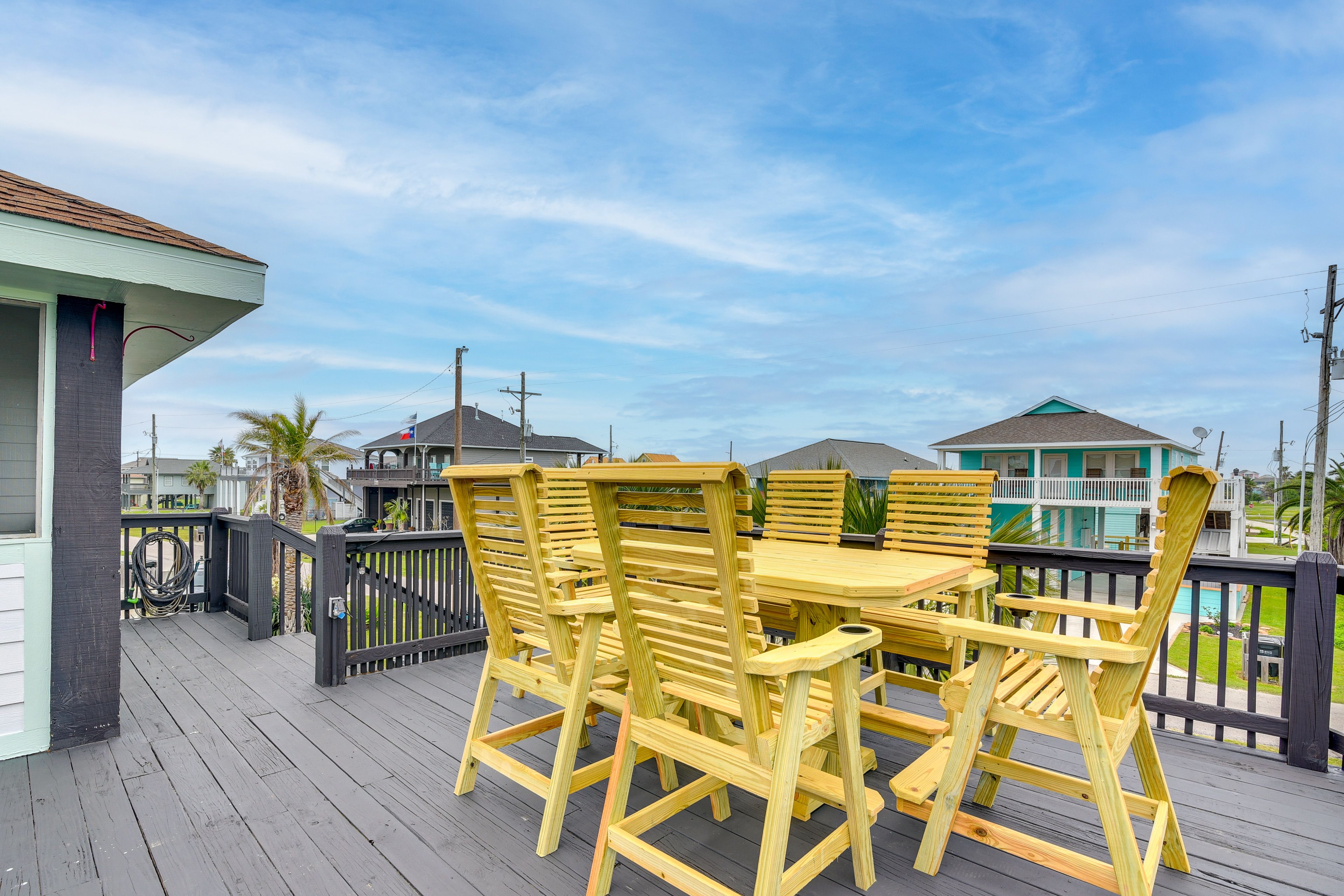 Deck | Outdoor Dining Area