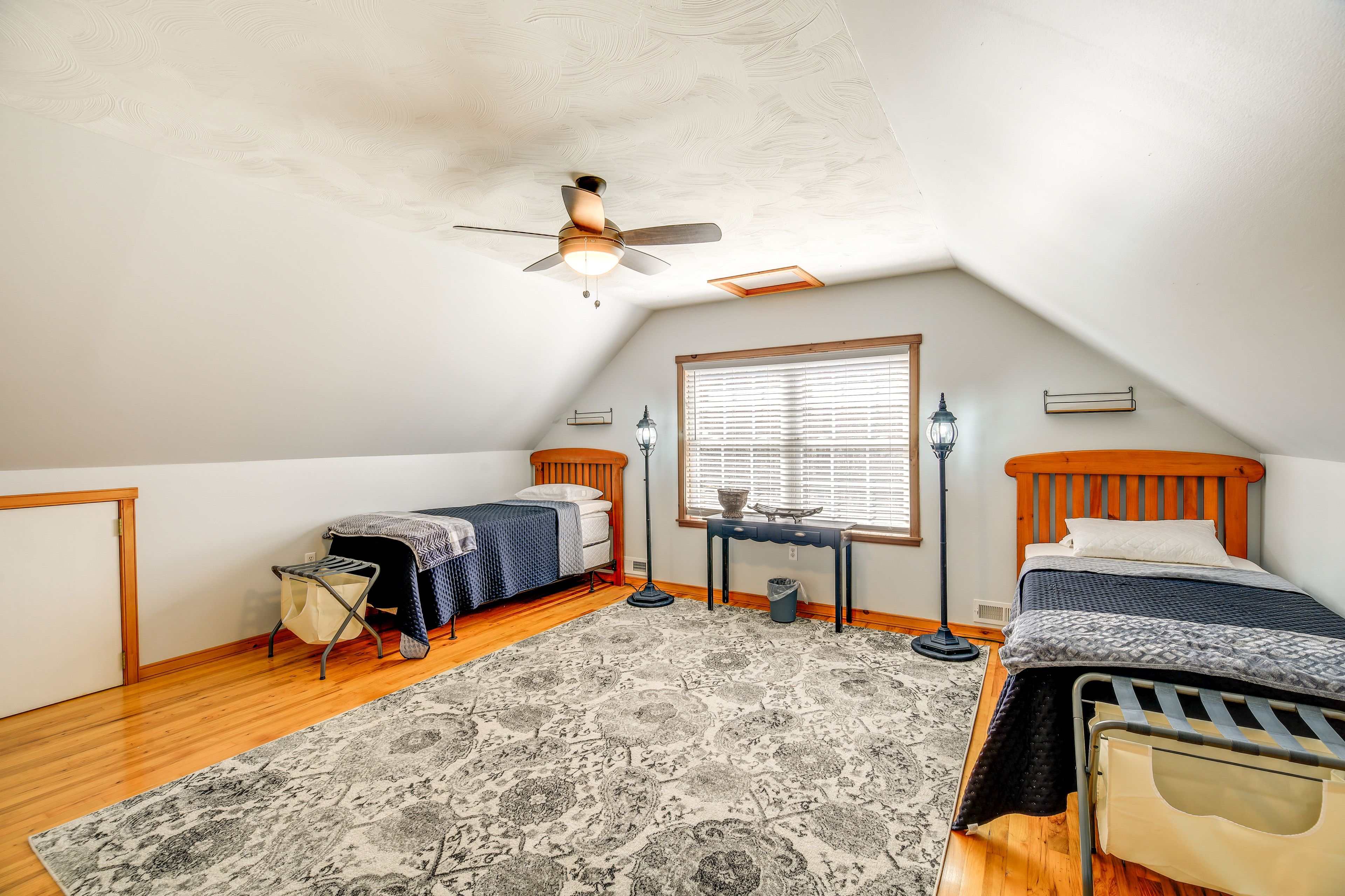 Bedroom 3 | 2 Twin Beds | 2nd Floor | En-Suite Bathroom