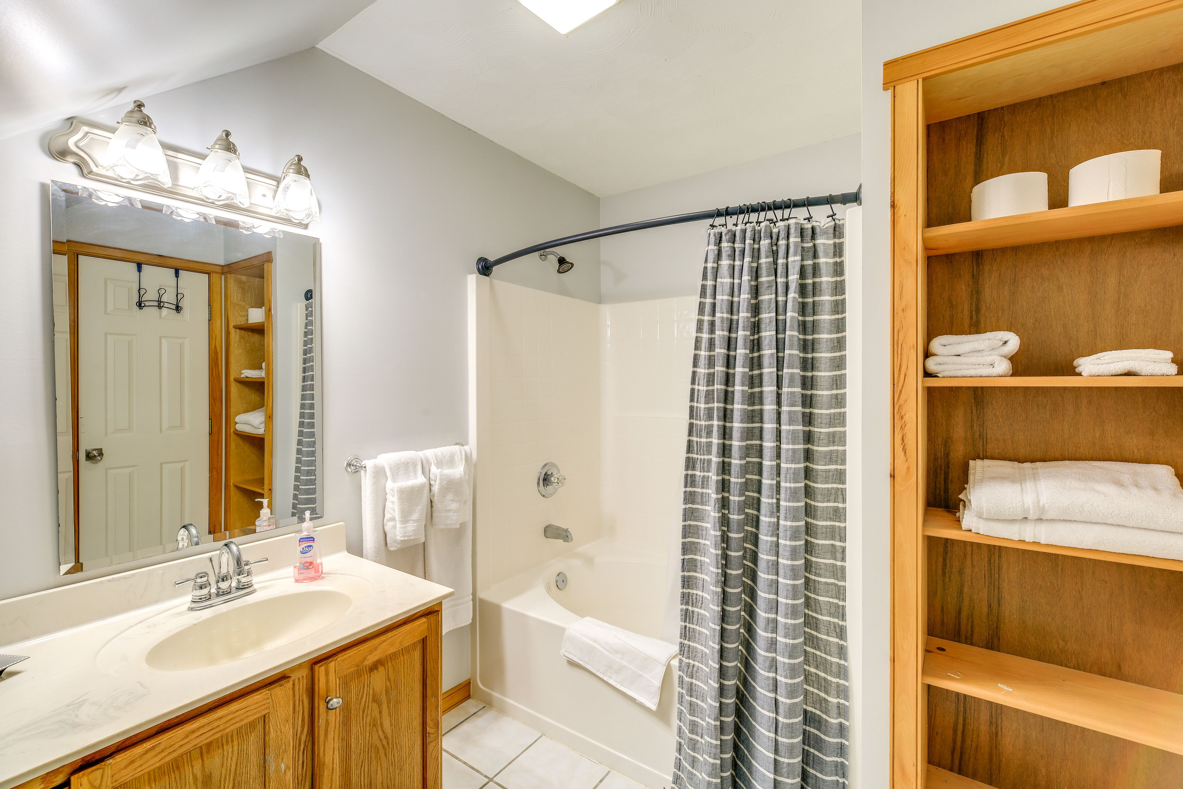 Full Bathroom | 2nd Floor | Hair Dryer