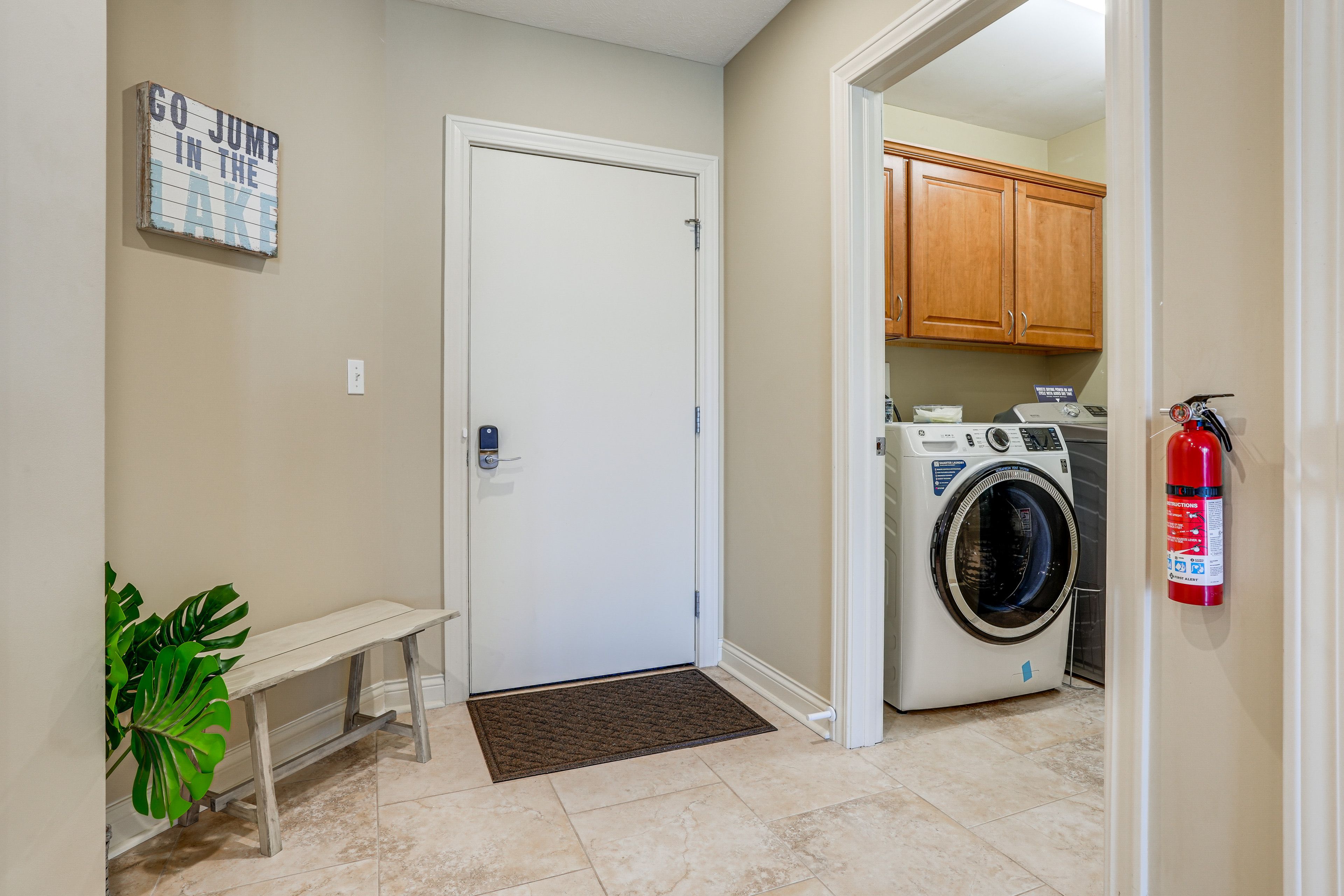 Entry | Washer & Dryer | Elevator Access